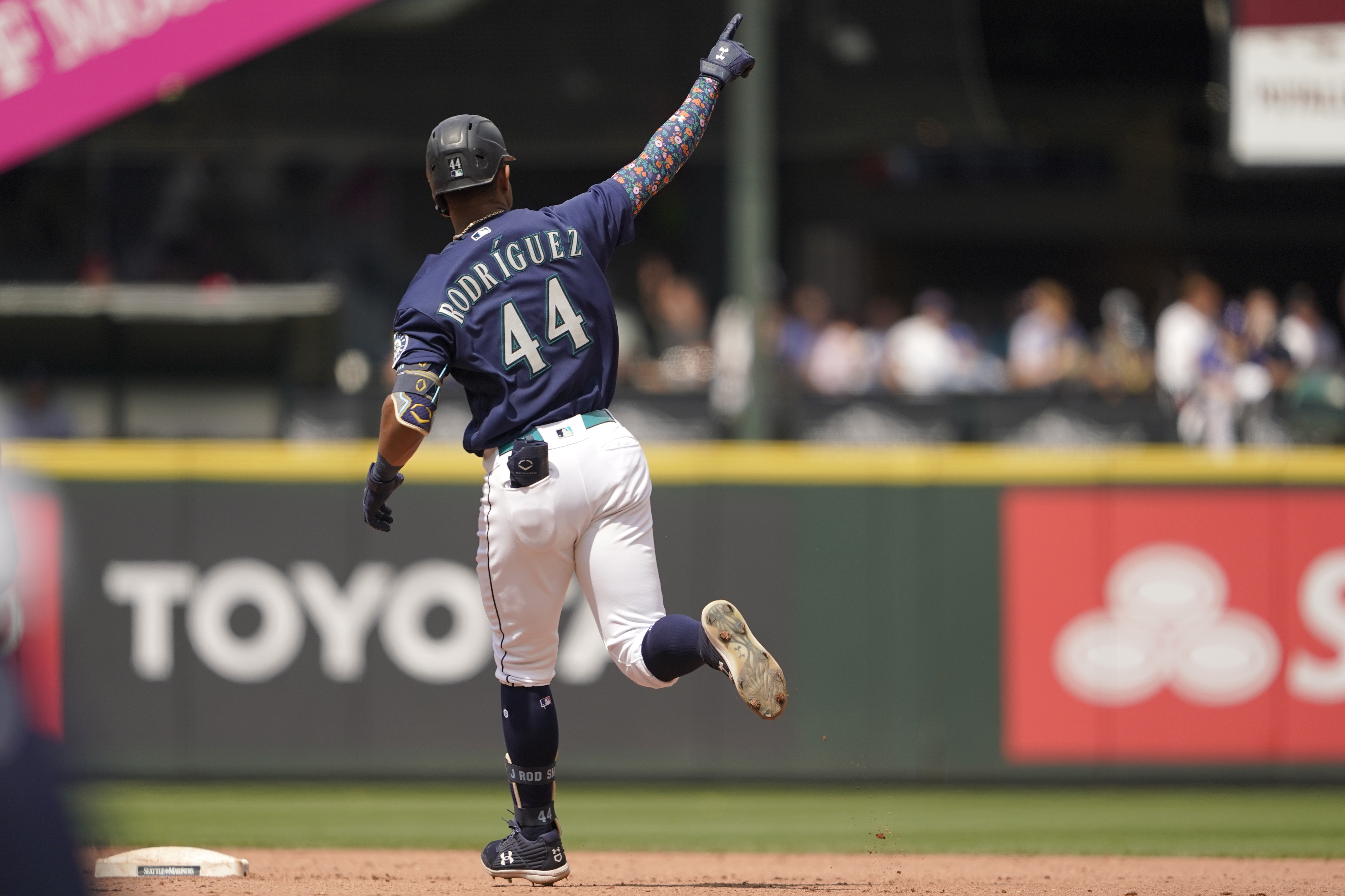 Hernández hits go-ahead HR, Mariners strike out 16 and beat White Sox 3-2 -  The San Diego Union-Tribune