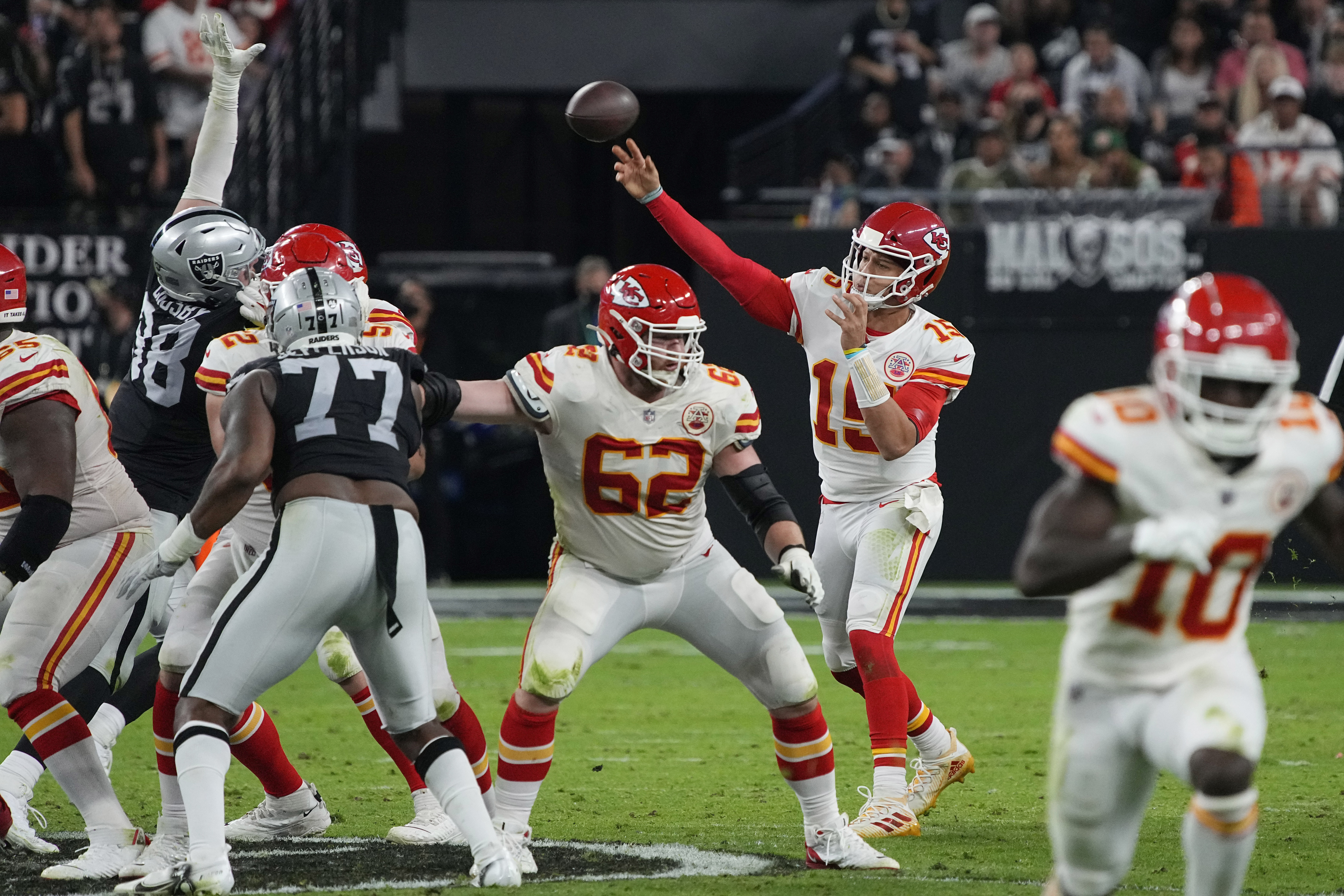 Kansas City Chiefs tight end Noah Gray (83) catches a pass during