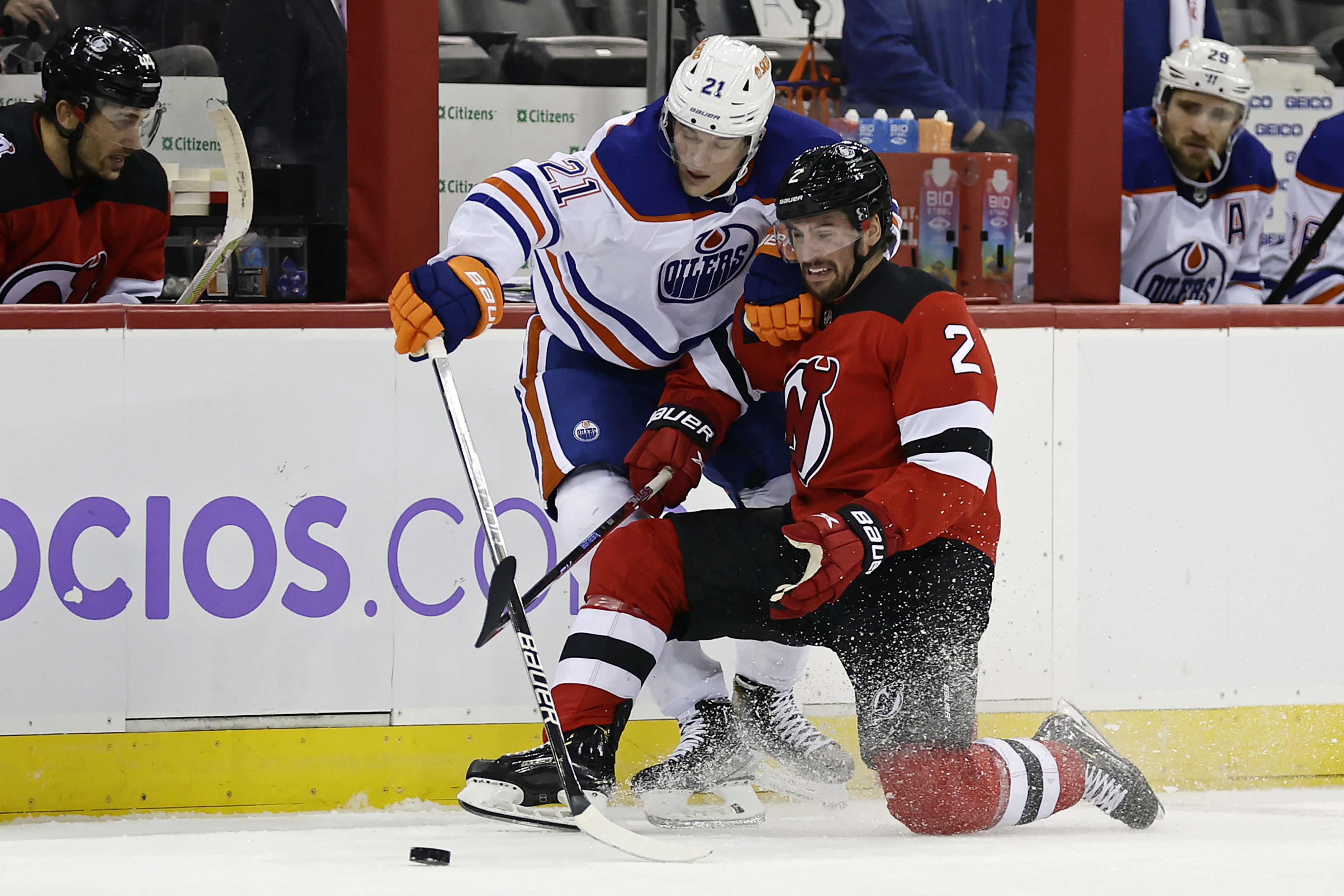 Devils top Oilers, tie franchise mark with 13th straight win – Brandon Sun