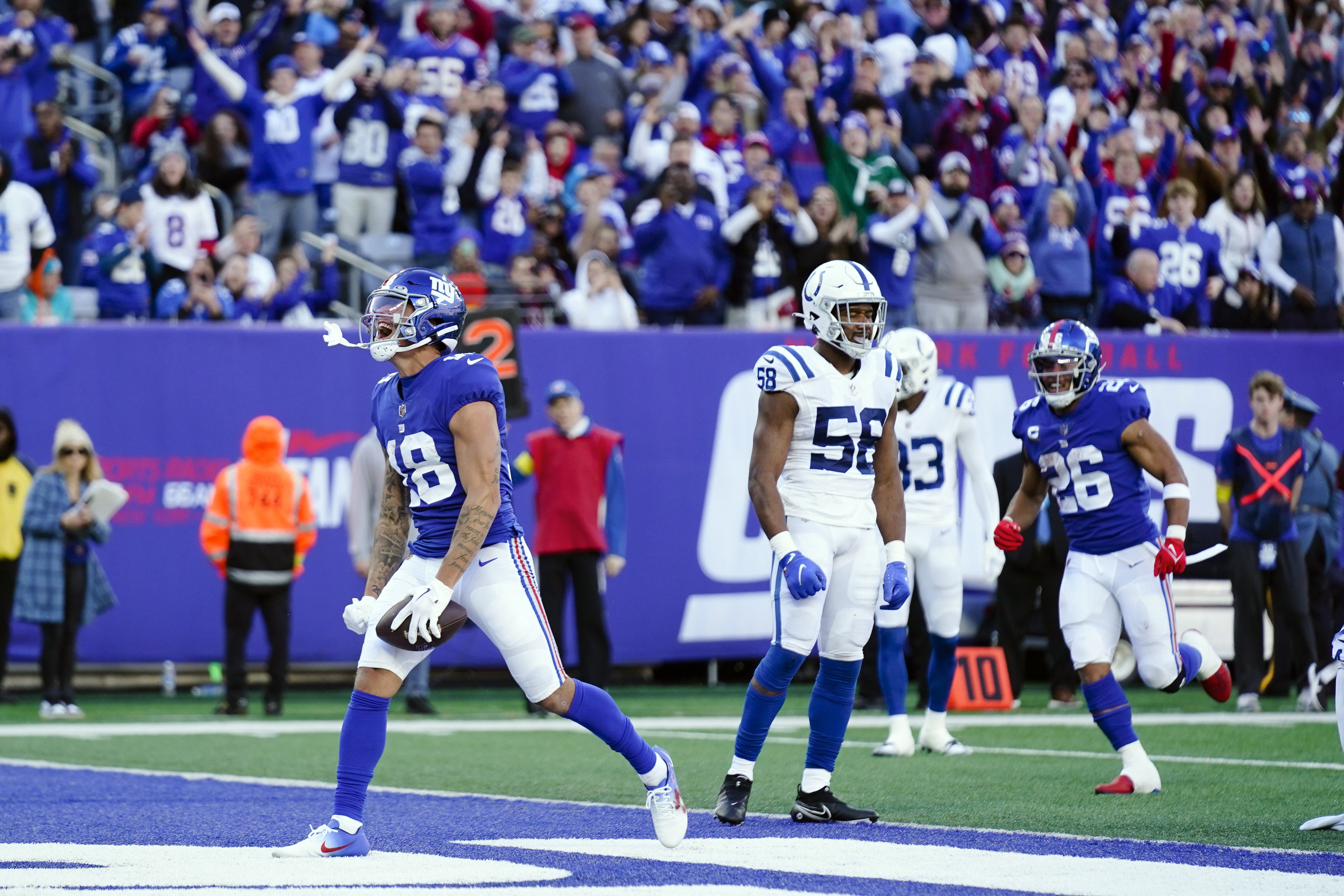 Giants rout Colts, reach playoffs for 1st time since 2016