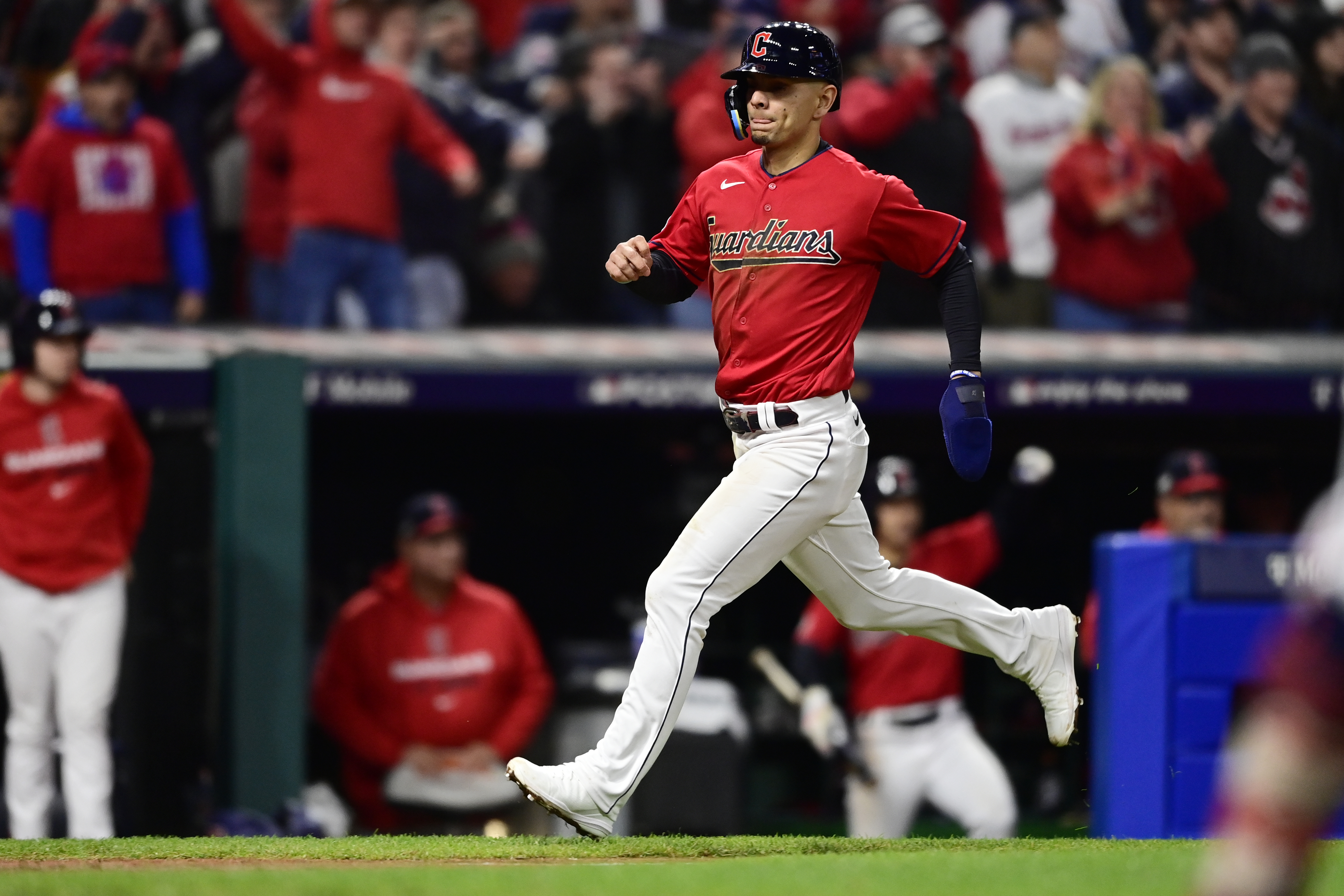 Oscar Gonzalez SpongeBob walk up sing along - 2022 ALDS game 4 bottom 7th 