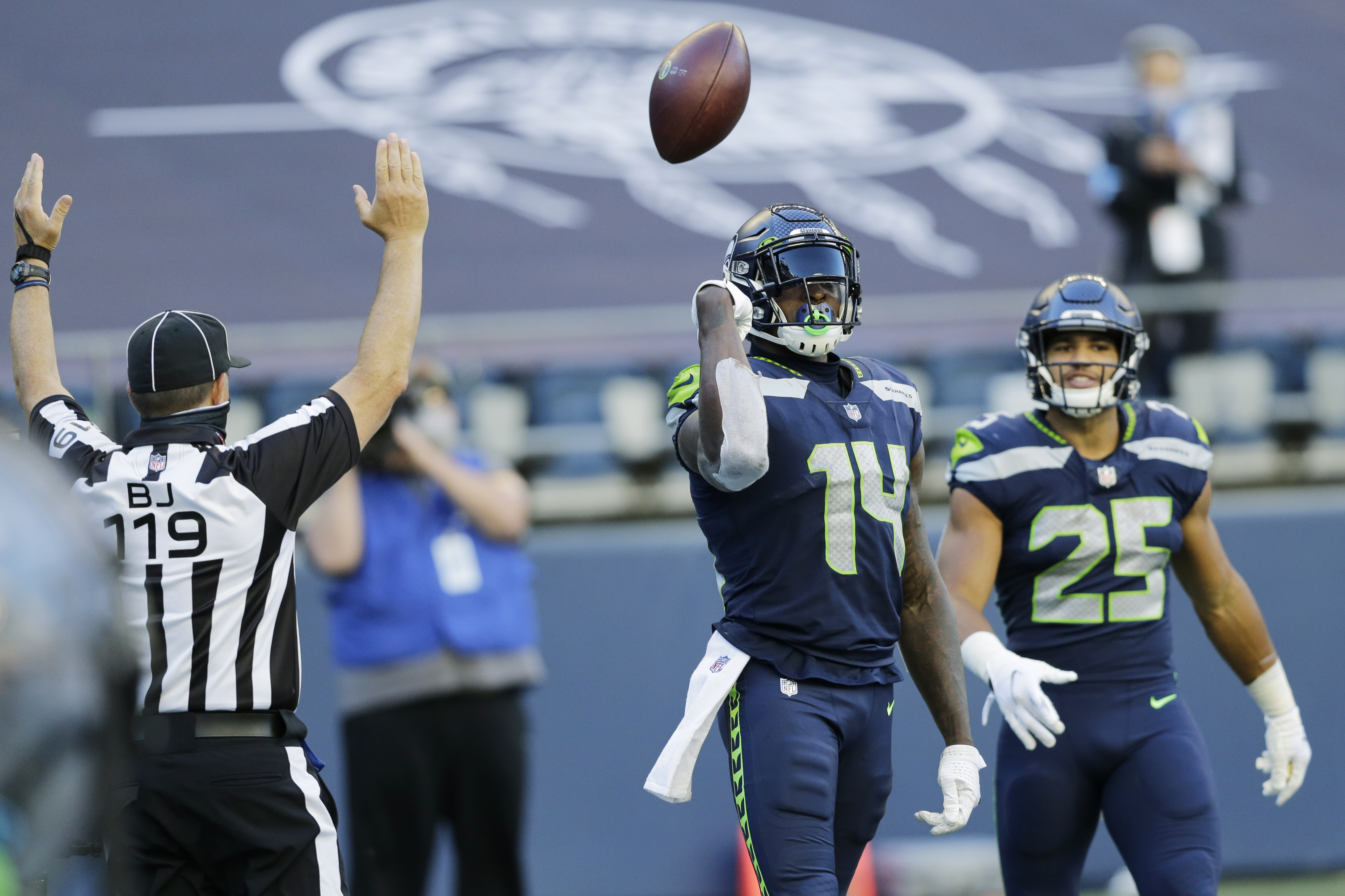 QB Russell Wilson leads Seahawks past Eagles – Orange County Register