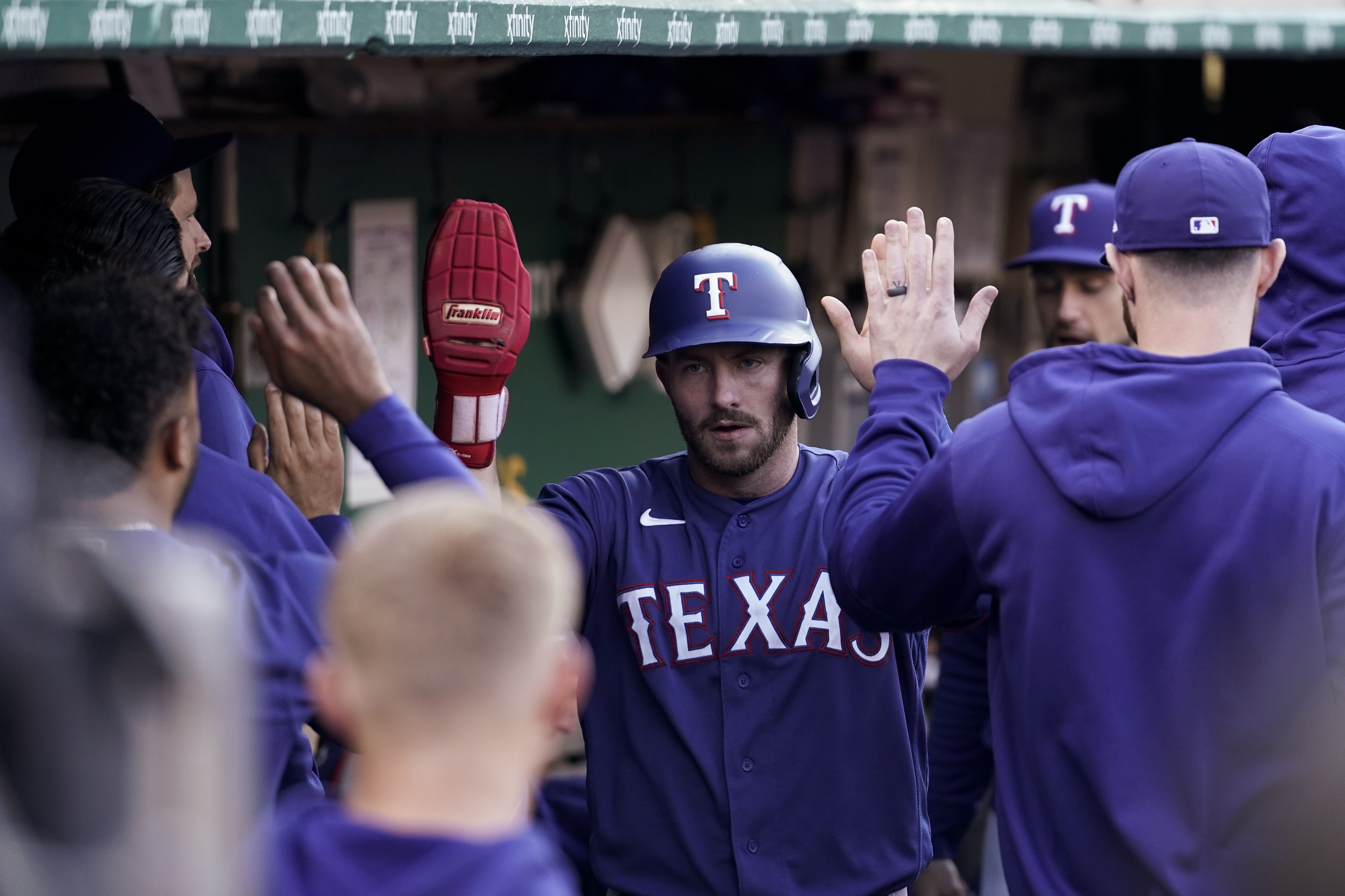 Scherzer sharp as Rangers beat A's for 8th straight win