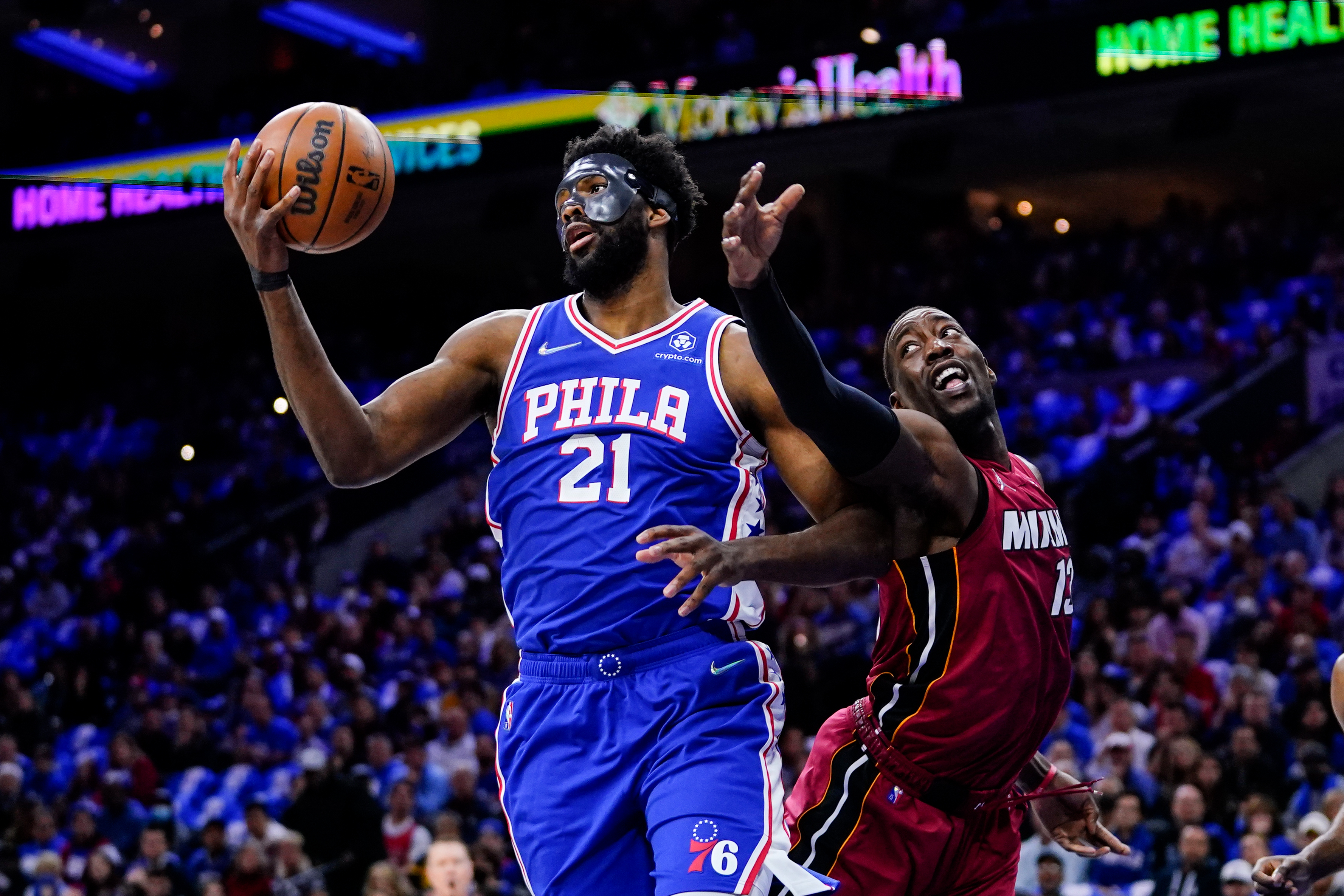 Order restored in Philly, at least for a day, as Phils and Sixers