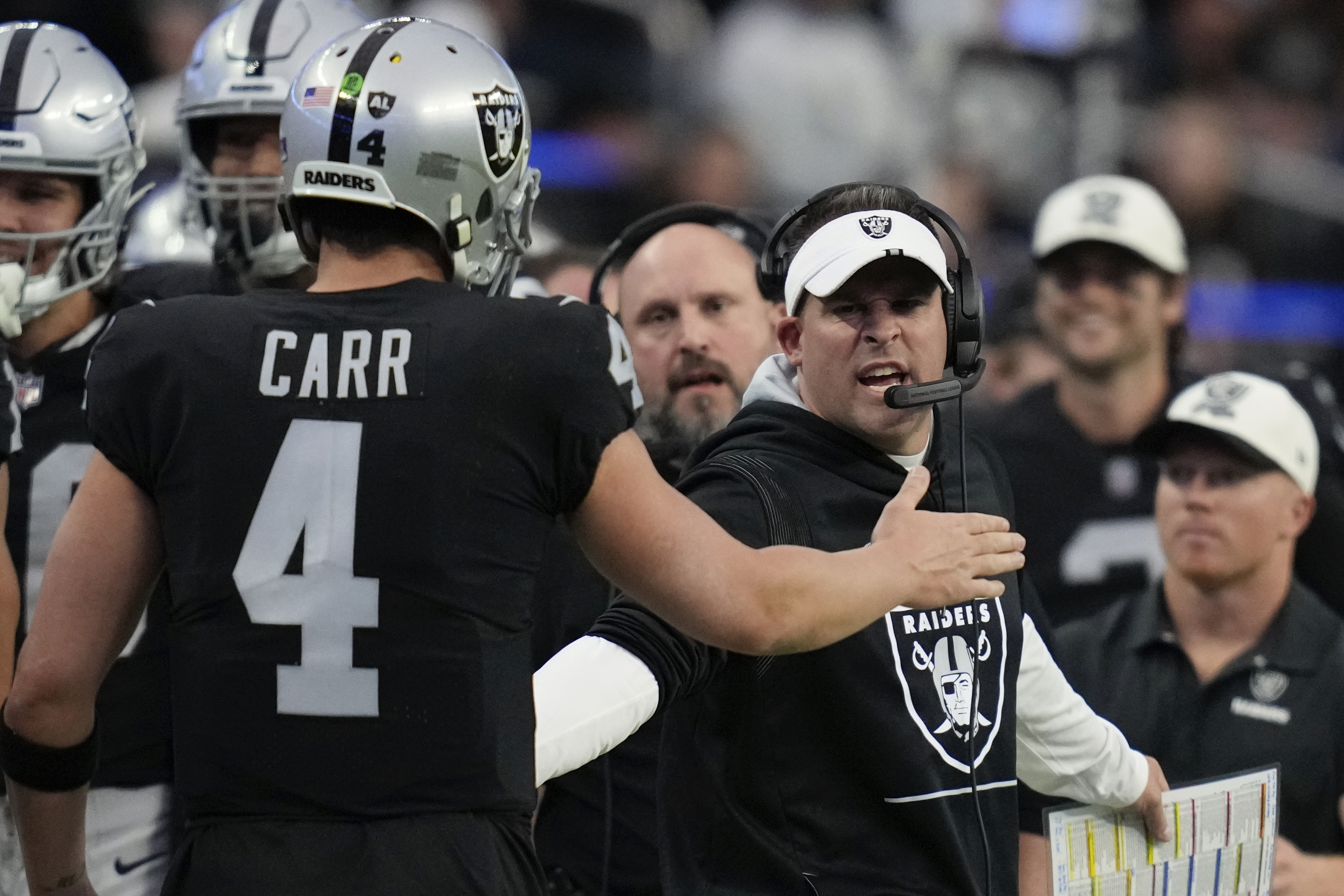 Las Vegas Raiders stun New England Patriots on bizarre final play