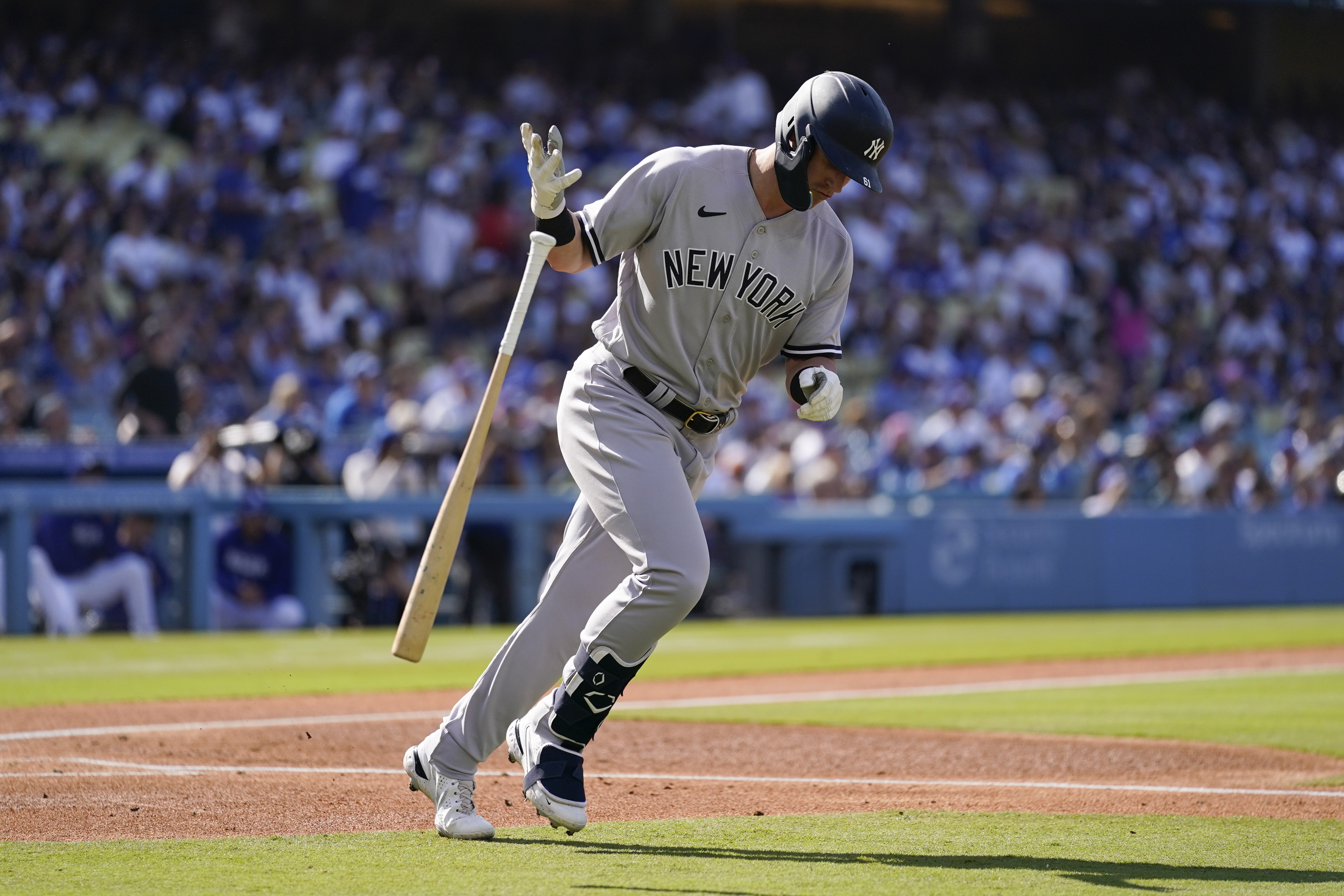 Aaron Judge homers, makes big catch in Yankees' 6-3 win over Dodgers