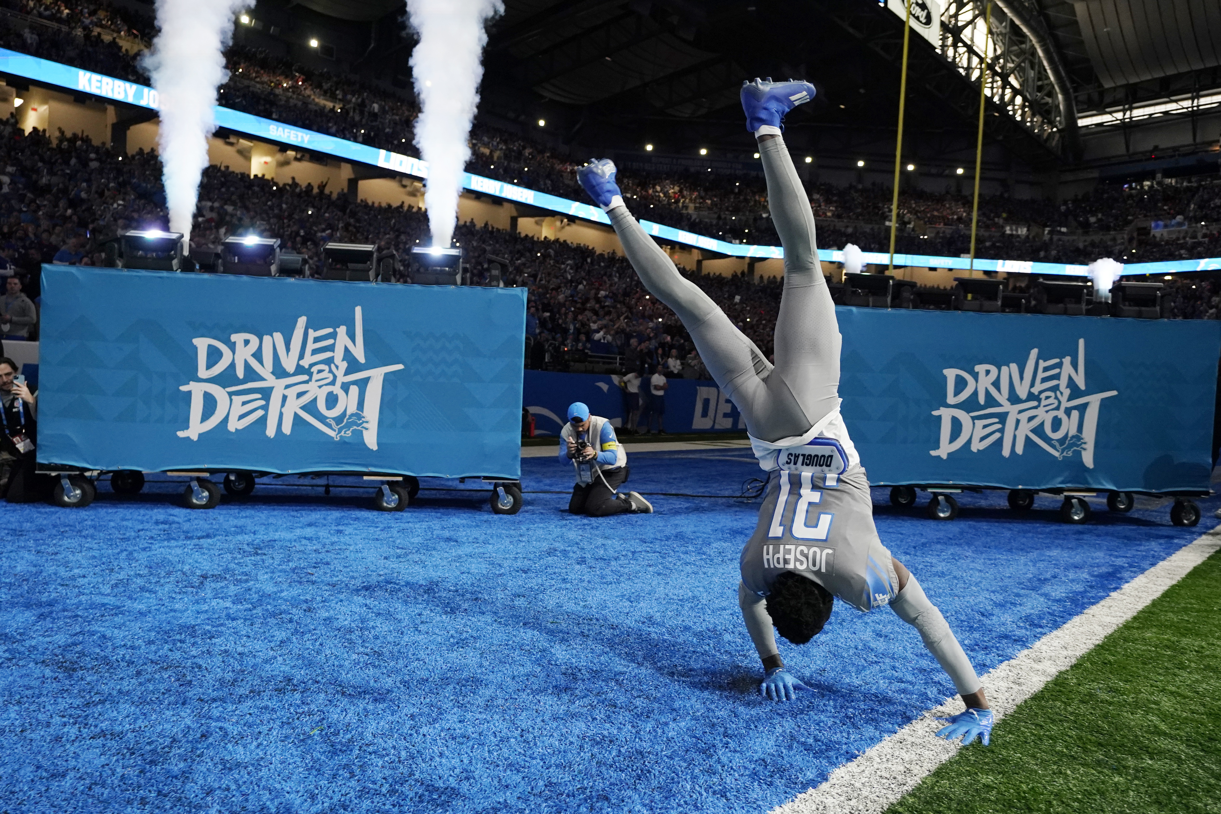 Bills Beat Lions 28-25 for 2nd Win in 5 Days At Ford Field - Bloomberg