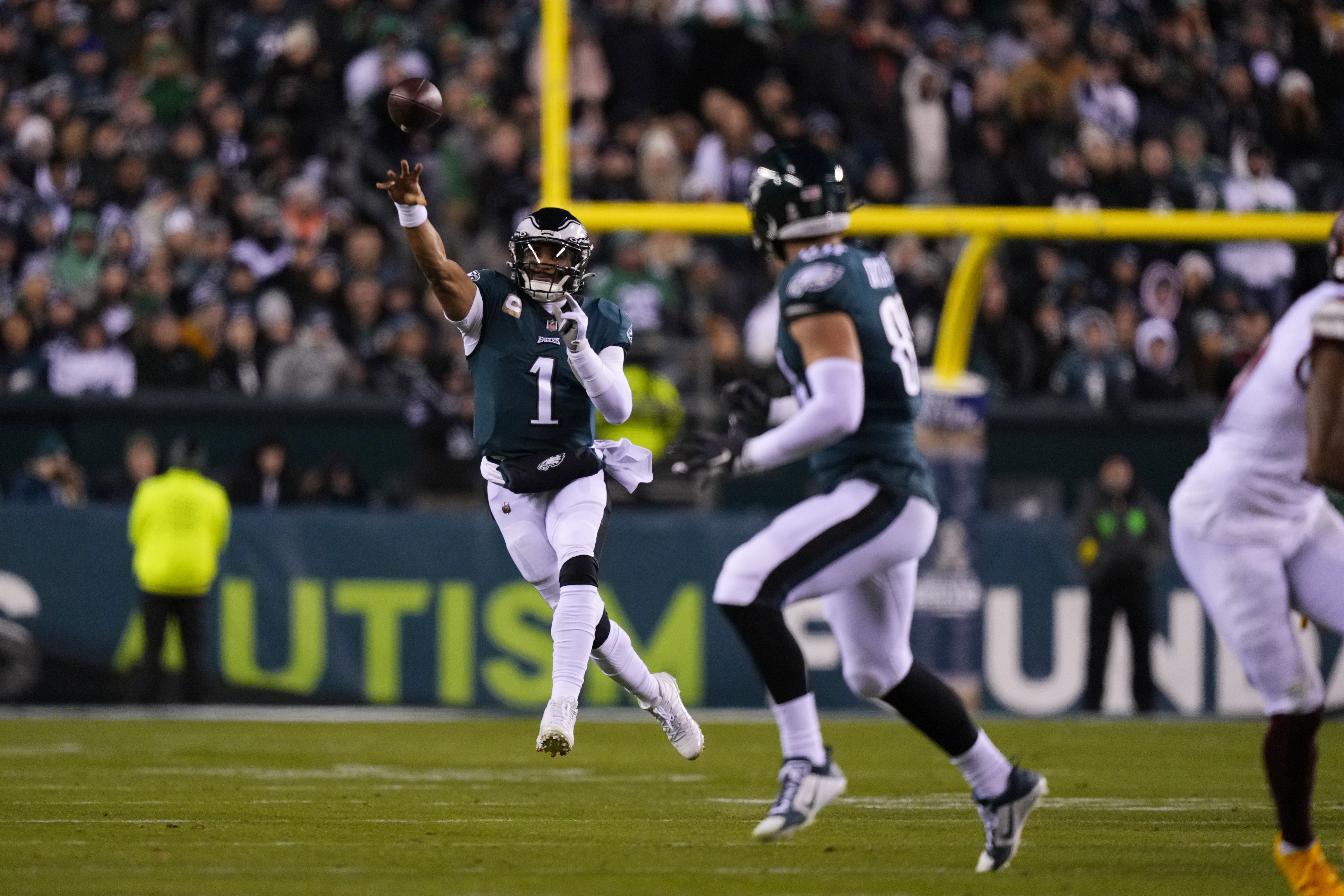 Taylor Heinicke leads Commanders to victory over previously undefeated  Eagles, 32-21