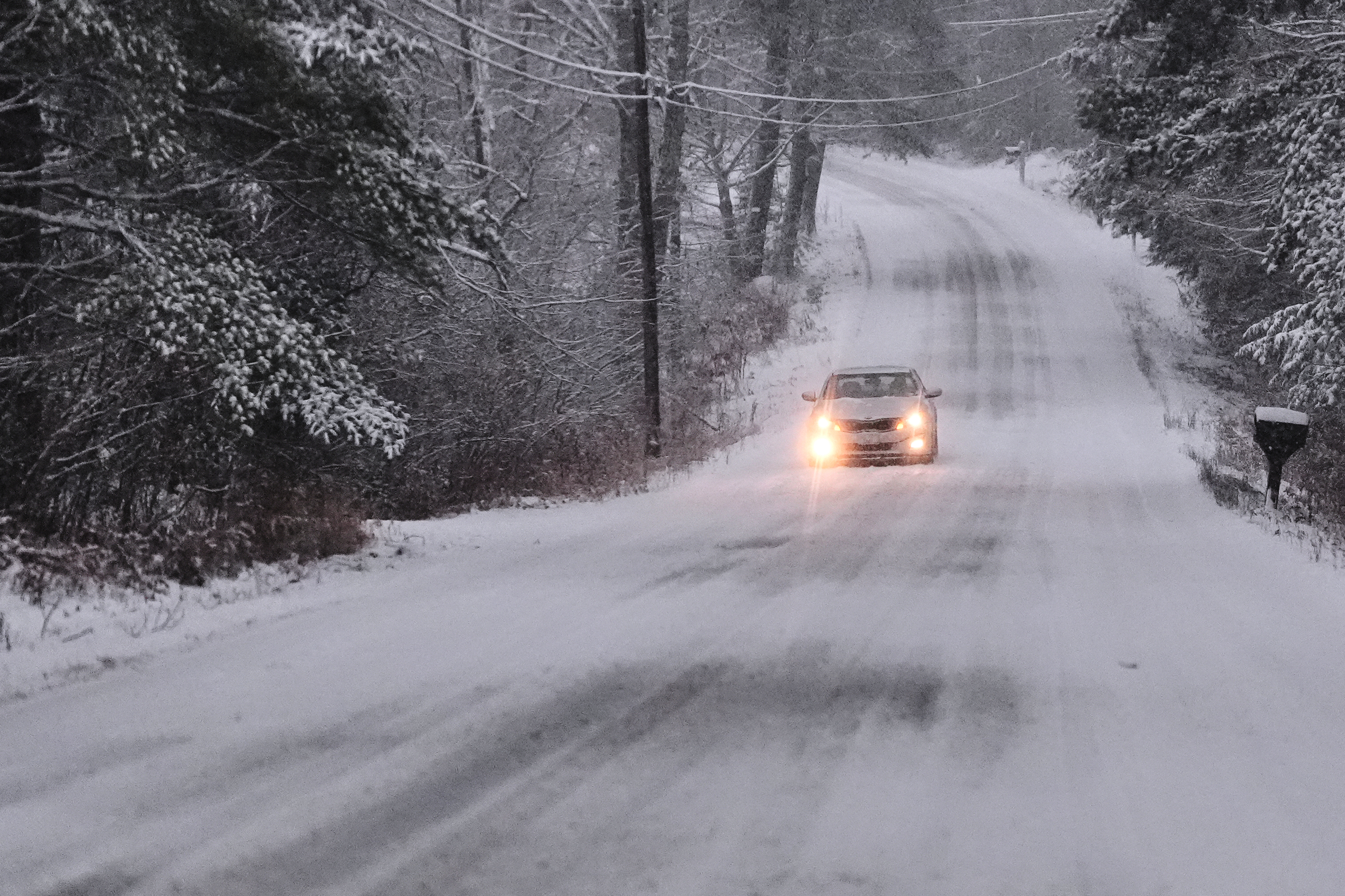 Winter's first big snowstorm hits the Northeast as schools close
