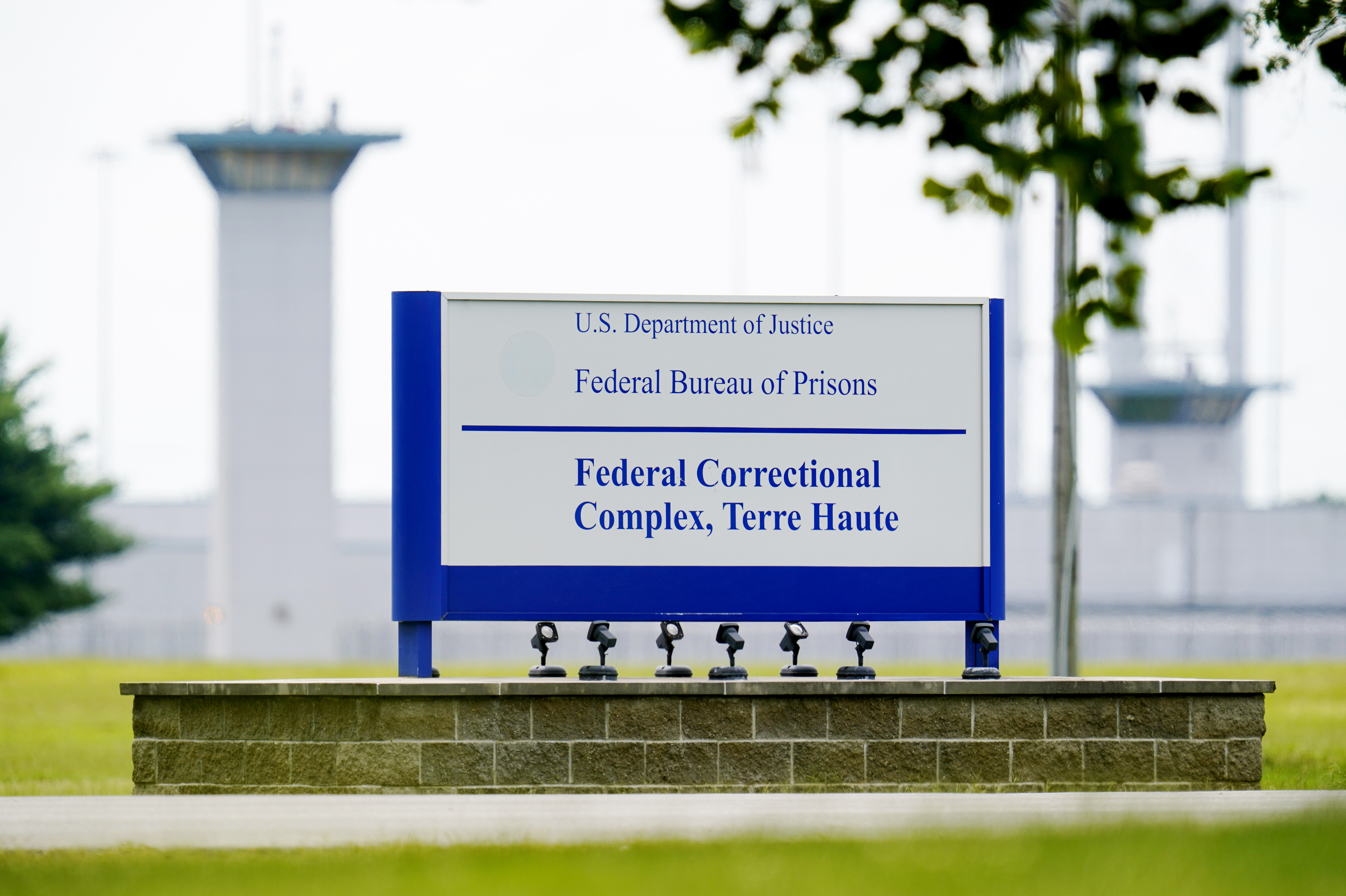 US federal prisons on lockdown after 2 Texas inmates killed