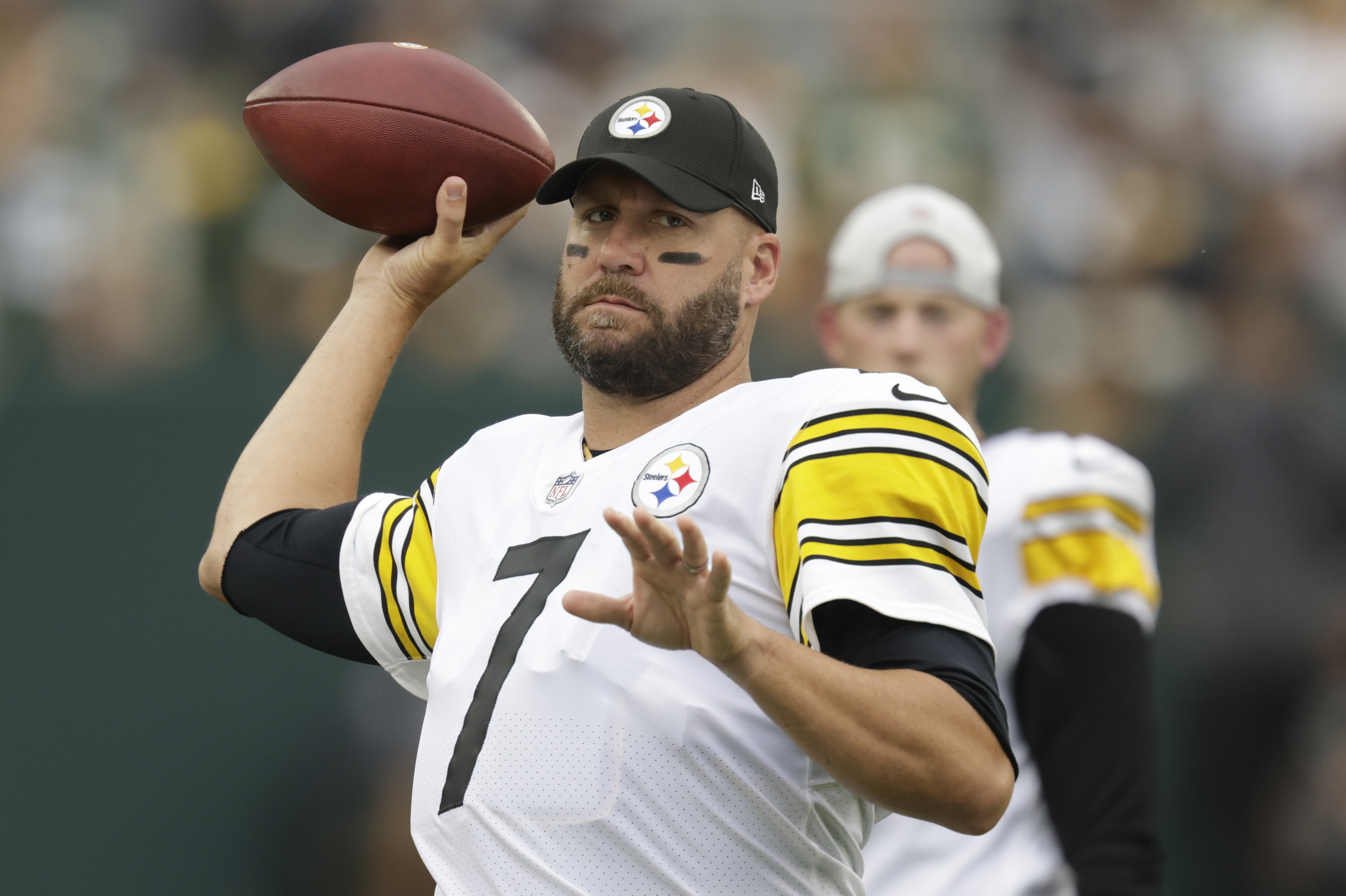 Pittsburgh Steelers Thwart Last-Ditch Drive to Beat Indianapolis Colts on 'Monday  Night Football' 