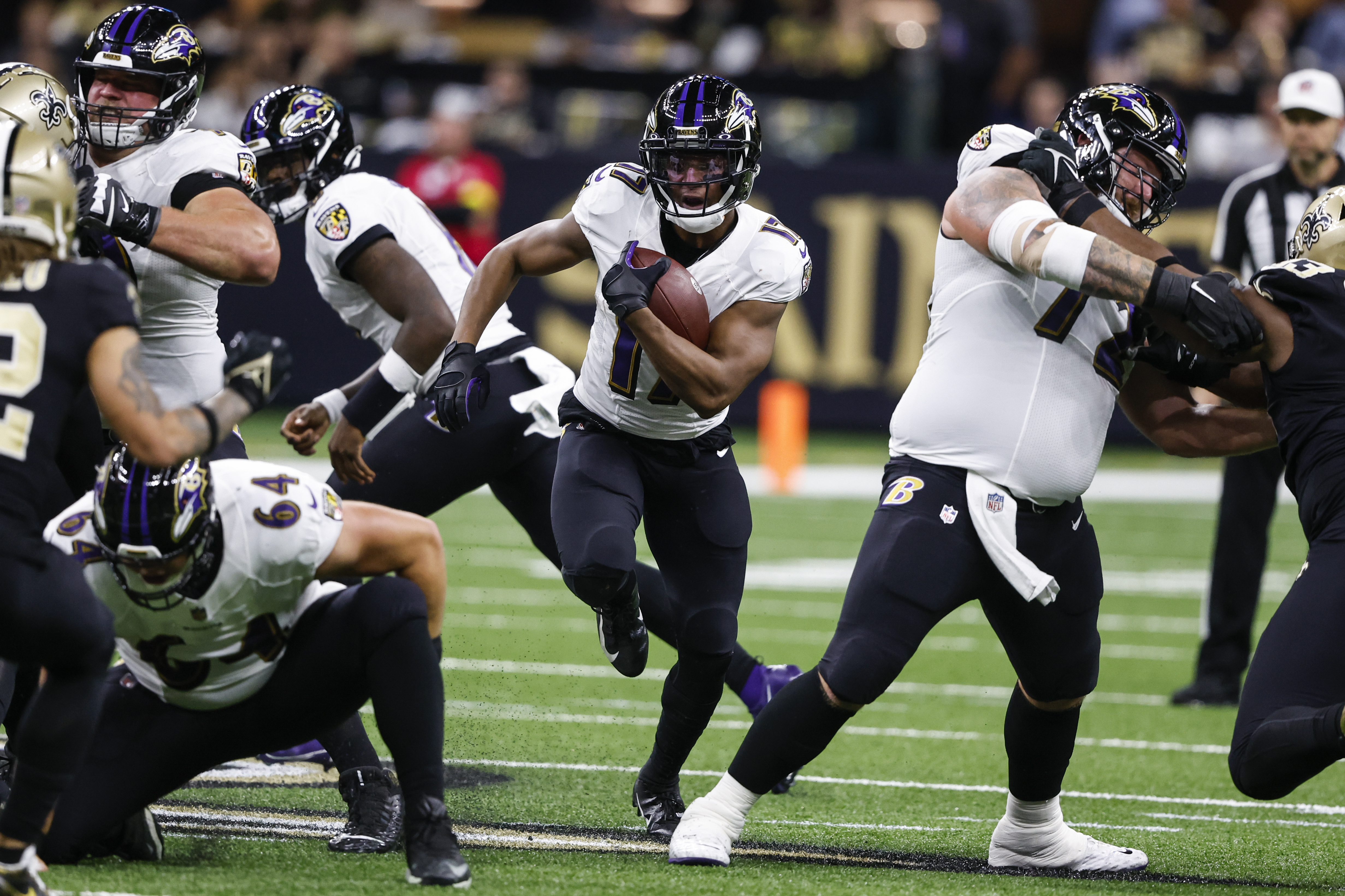 Alvin Kamara in the rain, rain, storm