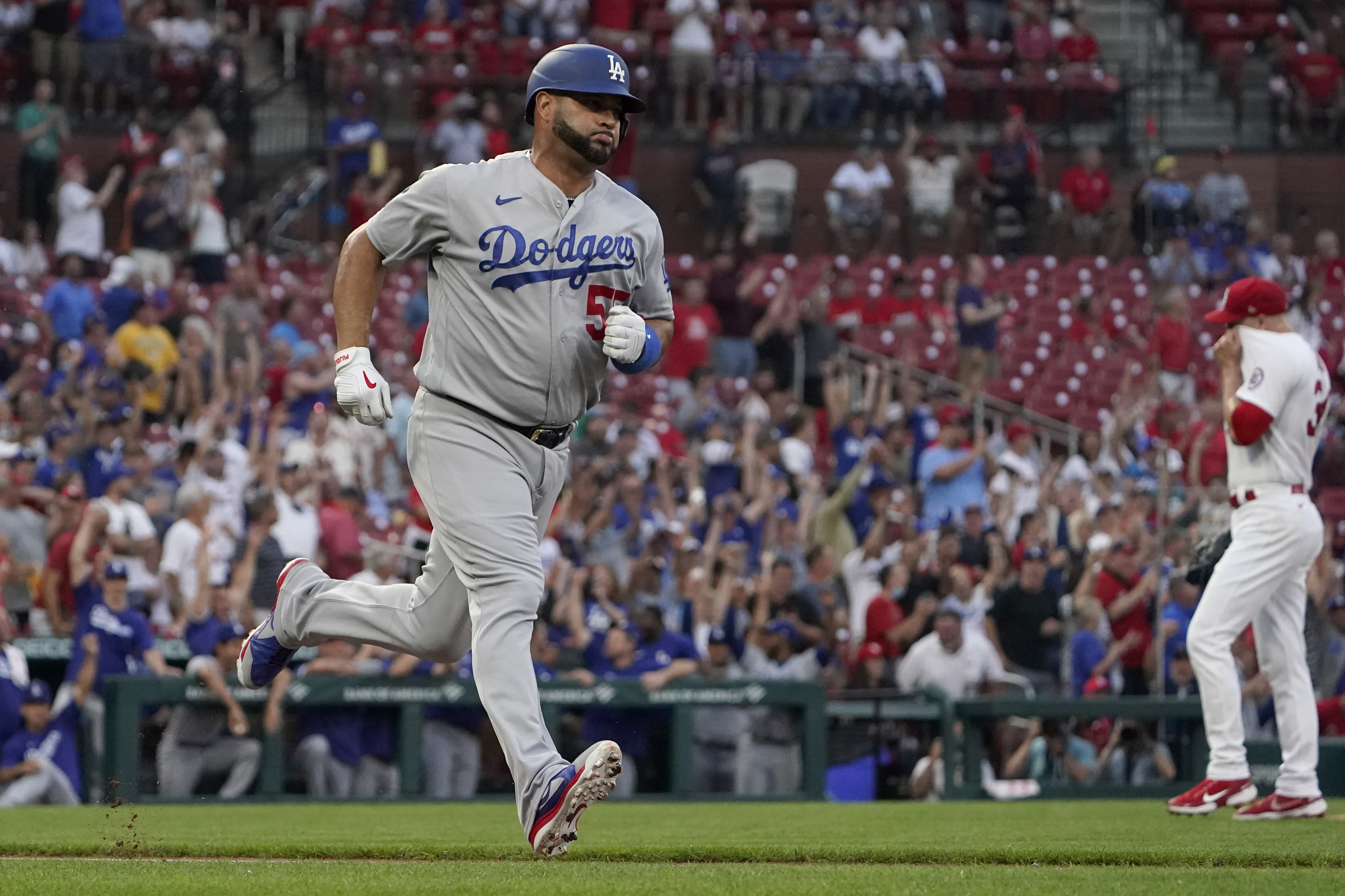 Albert Pujols greeted with minute-long ovation from Cardinals fans, Yadier  Molina hug