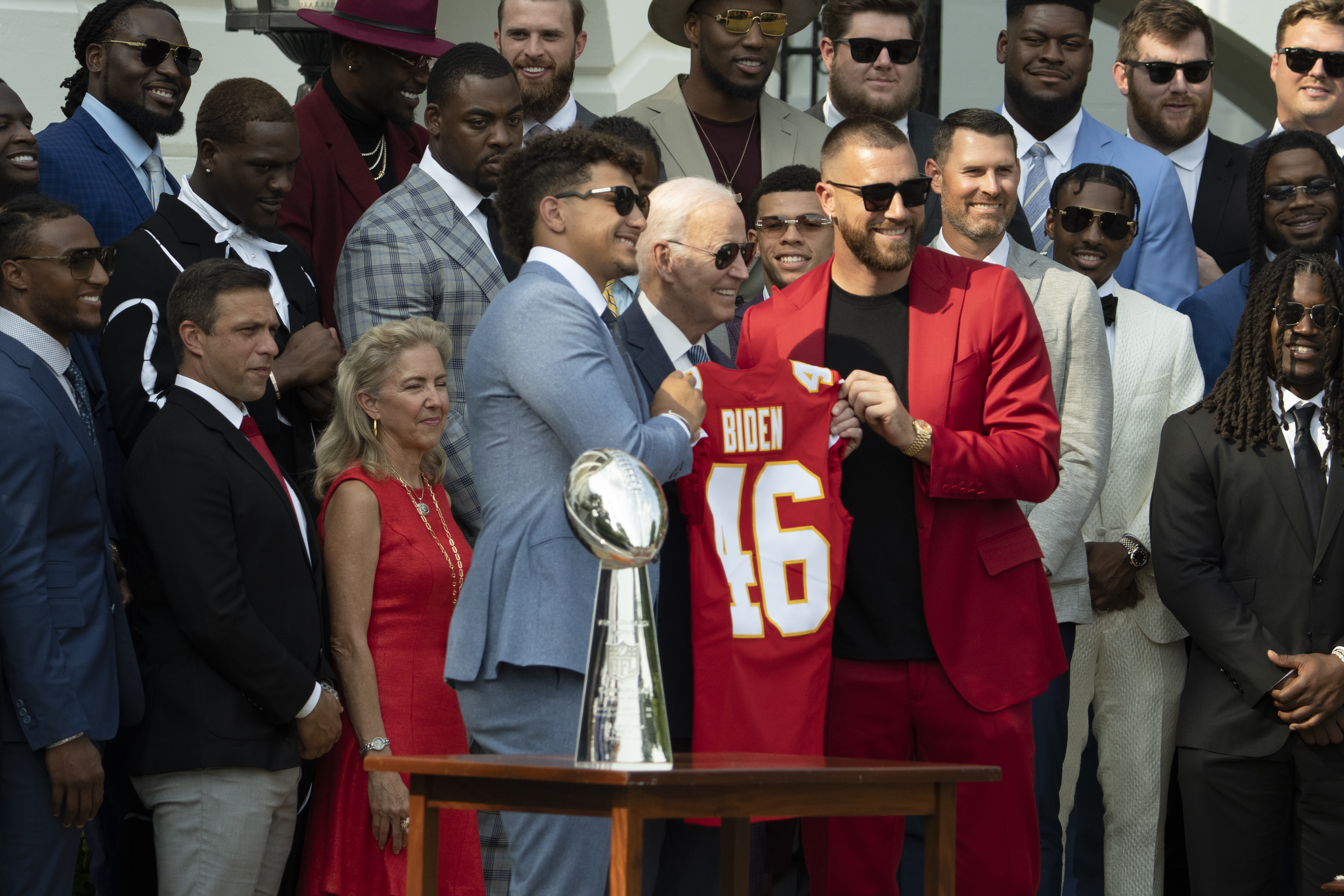 WATCH: Patrick Mahomes' father goes viral after Negro Leagues