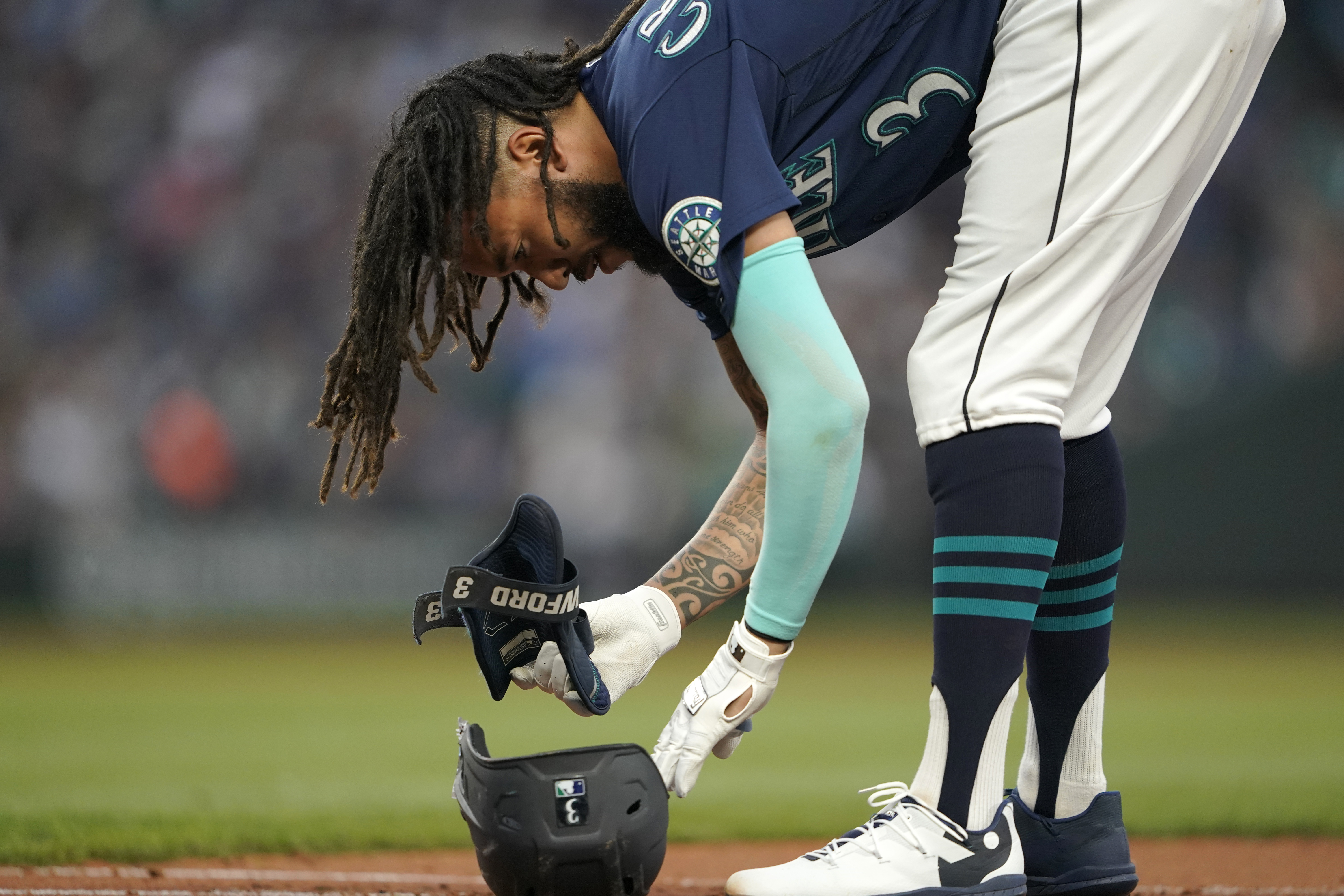 Mariners place J.P. Crawford on 7-day concussion injured list