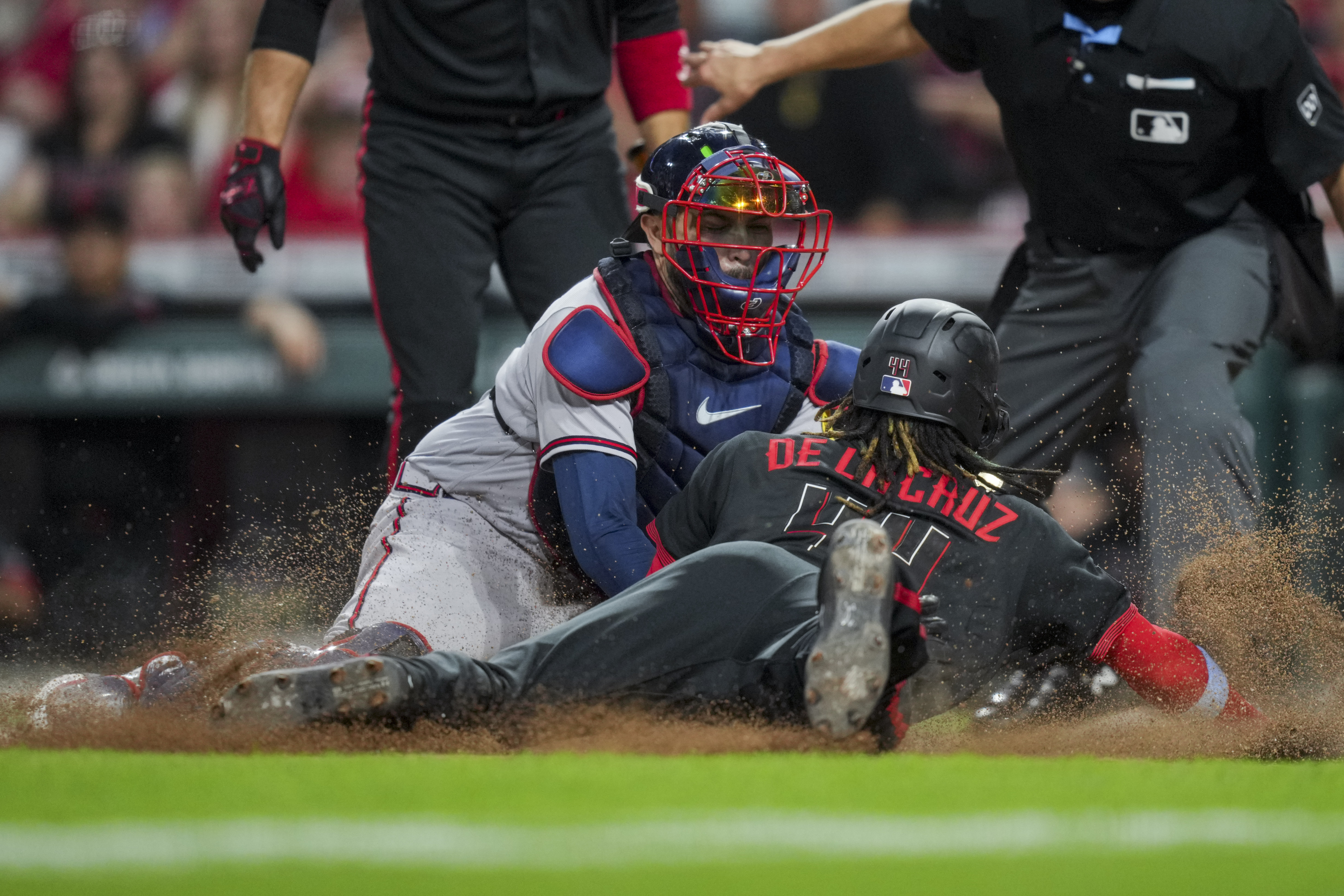 Reds rookie Elly De La Cruz hits for the cycle against Braves