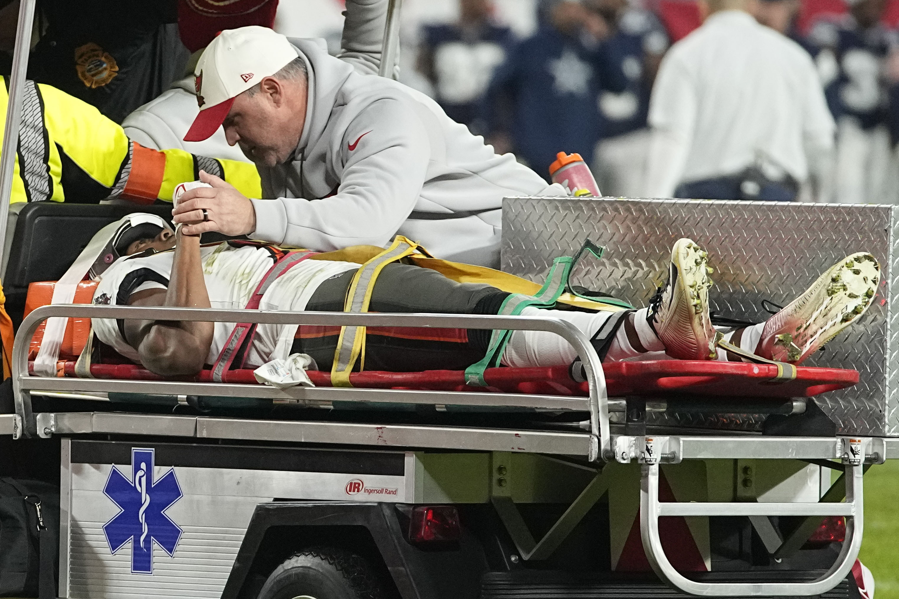 Russell Gage injury: Buccaneers WR carted off field in 4th quarter vs.  Cowboys - Bucs Nation