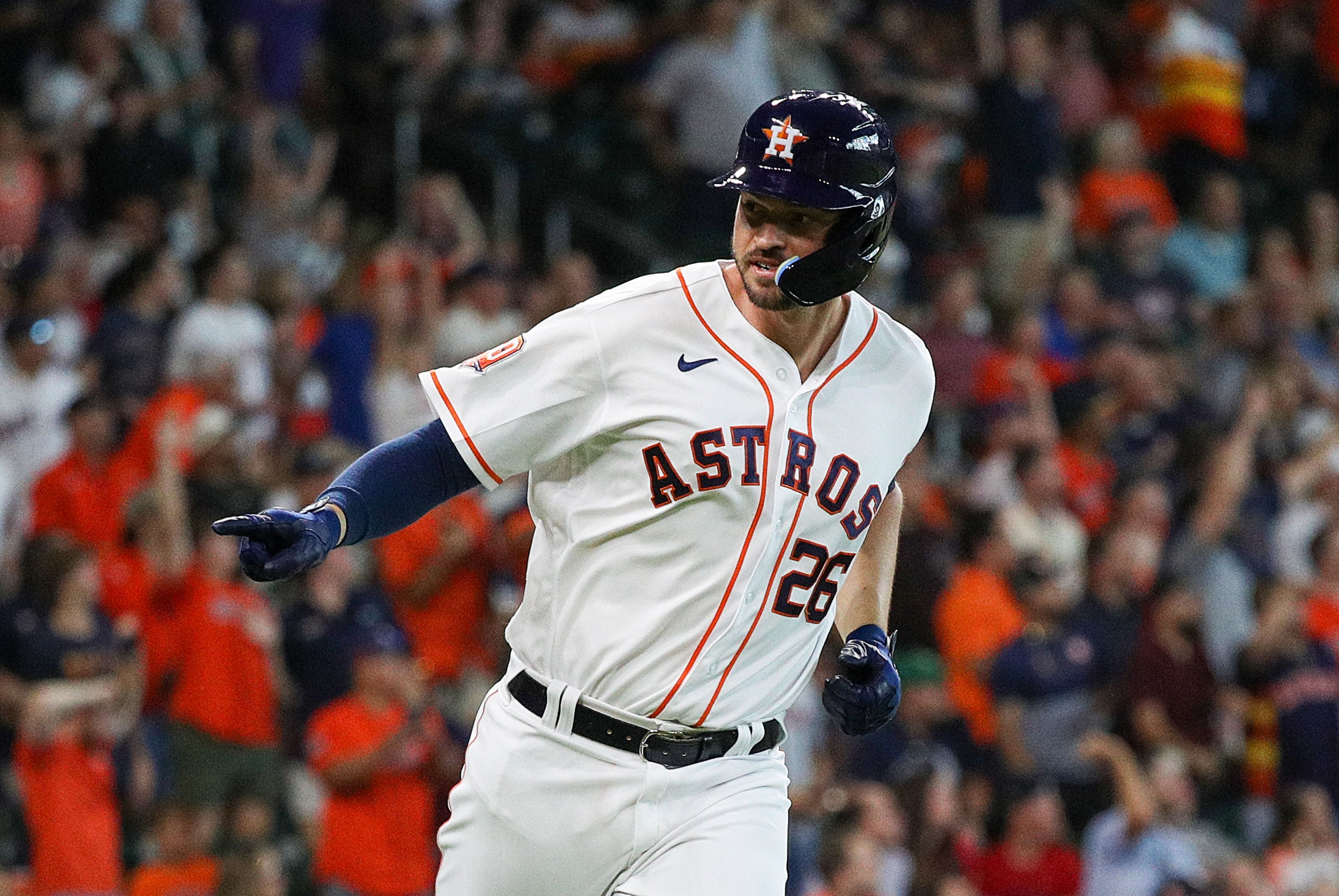 Astros' Will Smith, Trey Mancini become free agents