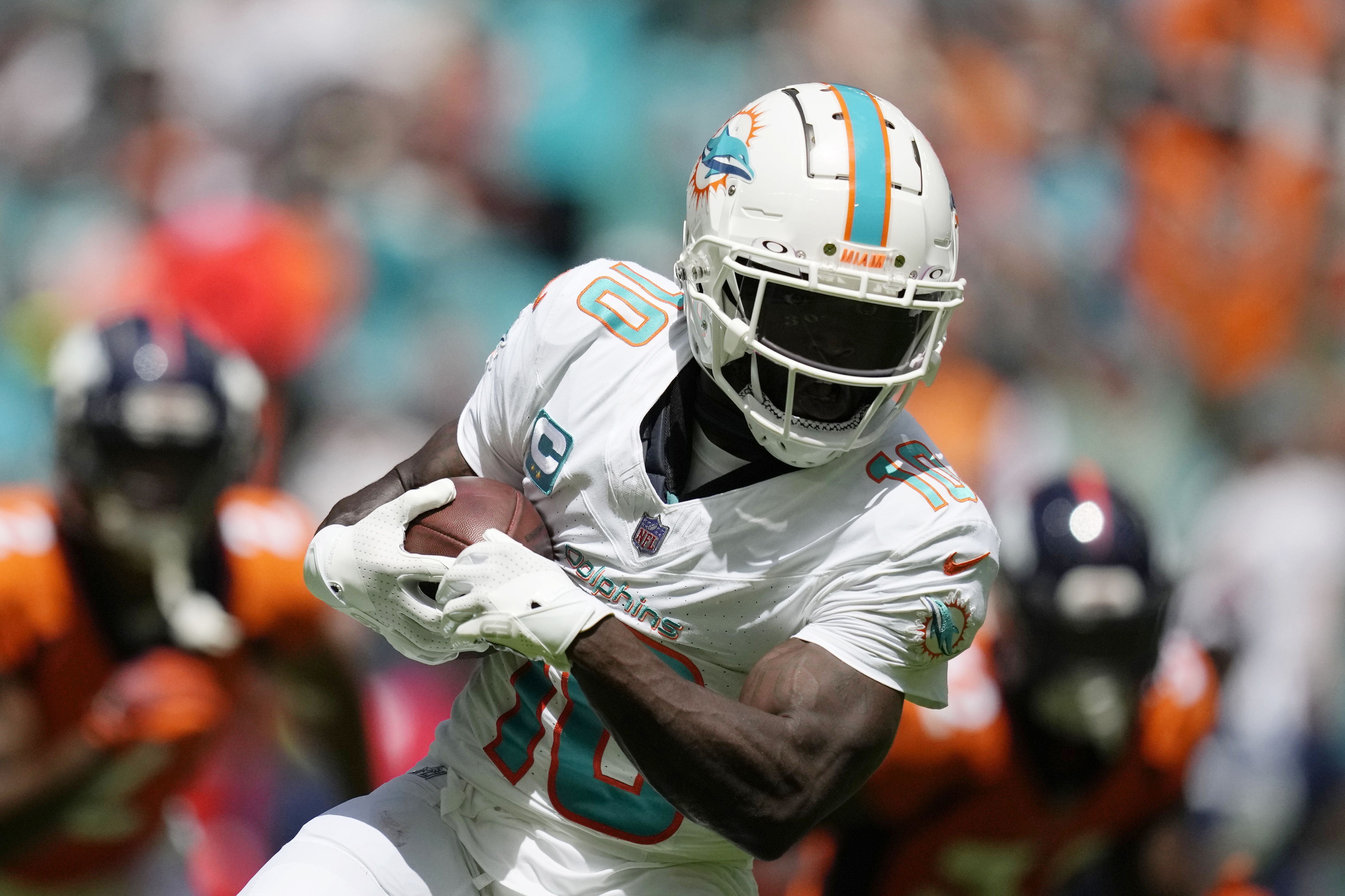 Miami Dolphins WR Tyreek Hill Sits Out Practice, Zach Sieler Doesn