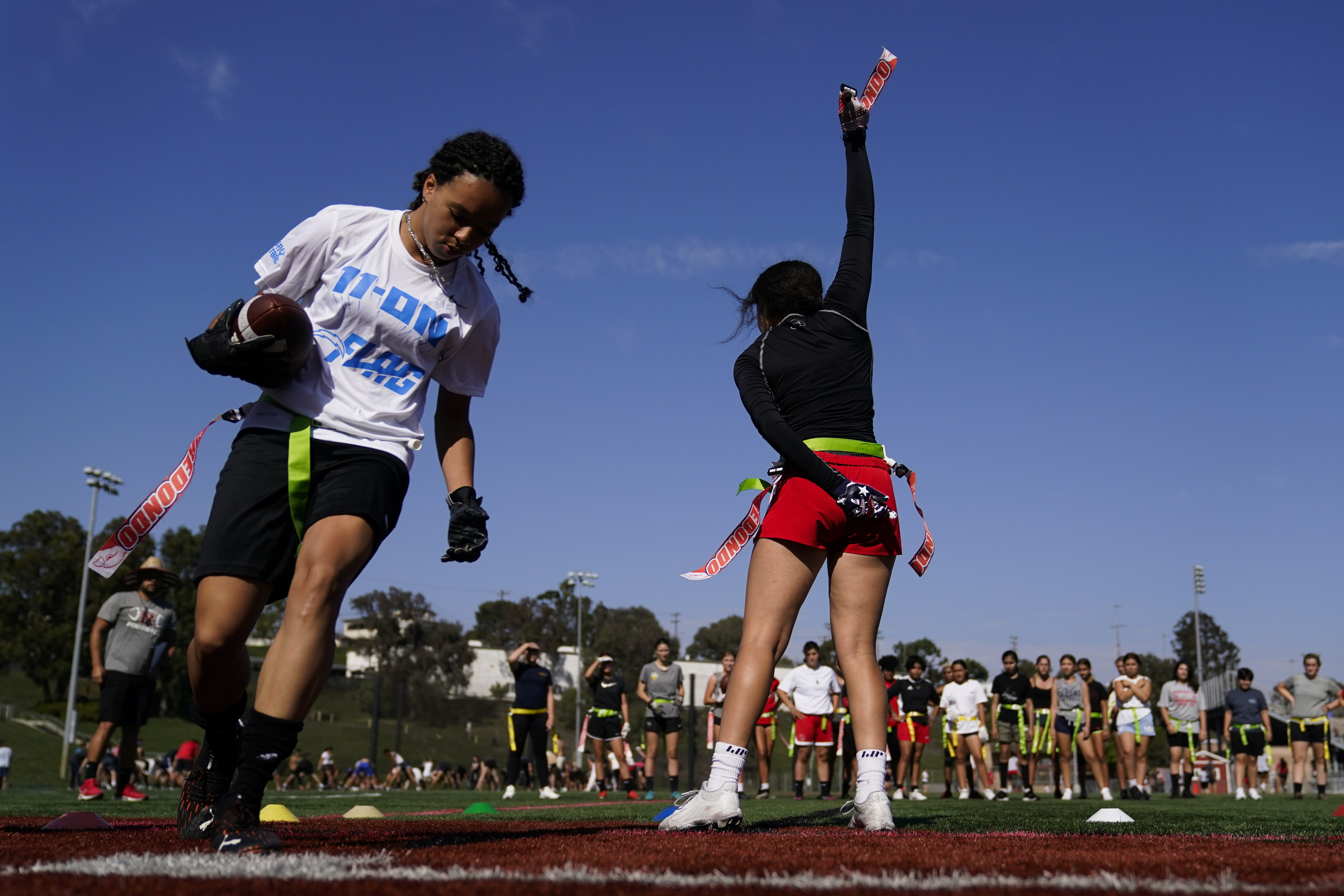 All-girls flag football league officially kicks off in the South Bay –  Daily Breeze