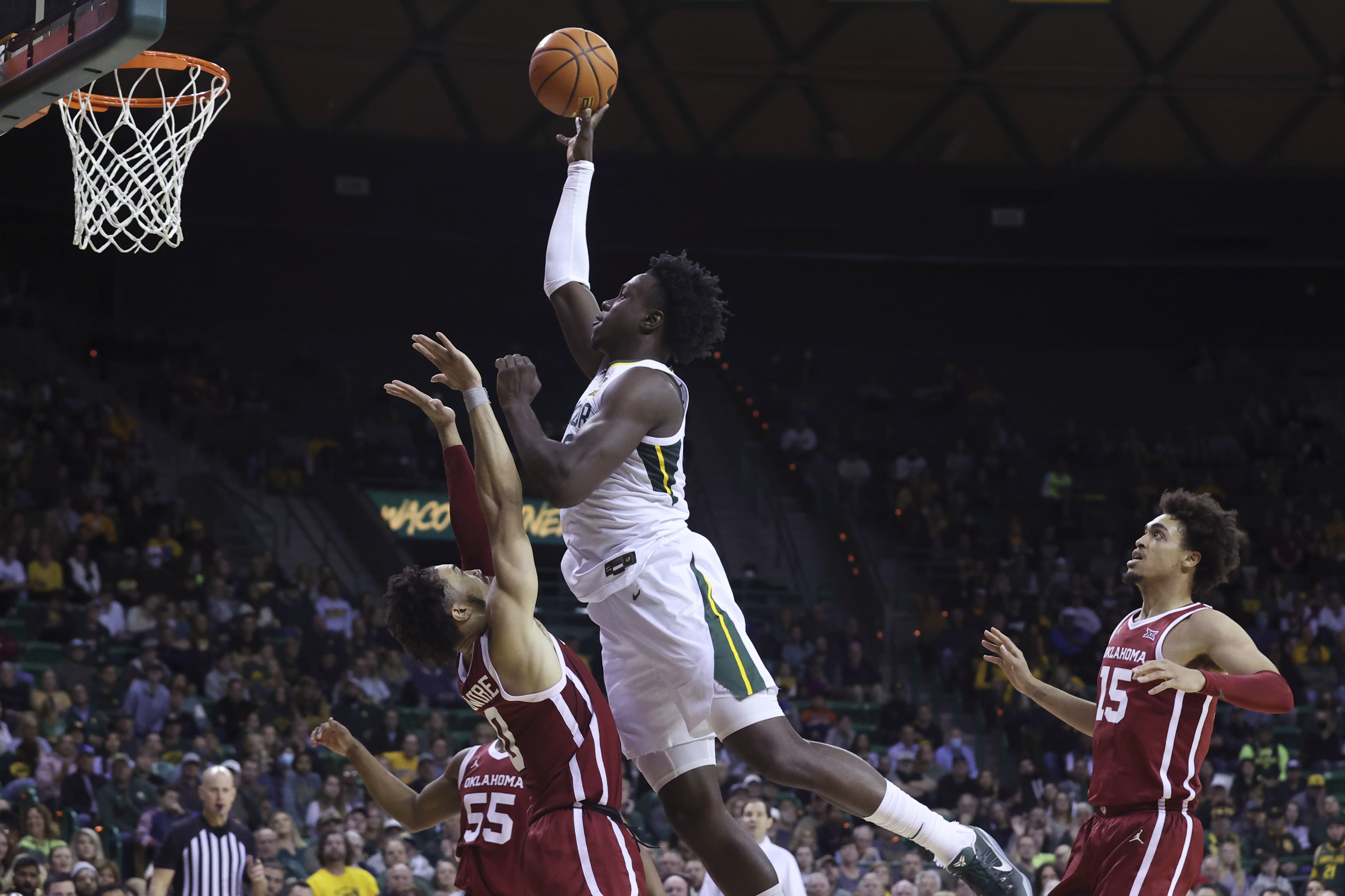 Top-ranked Baylor beats Oklahoma 84-74 for 20th win in row