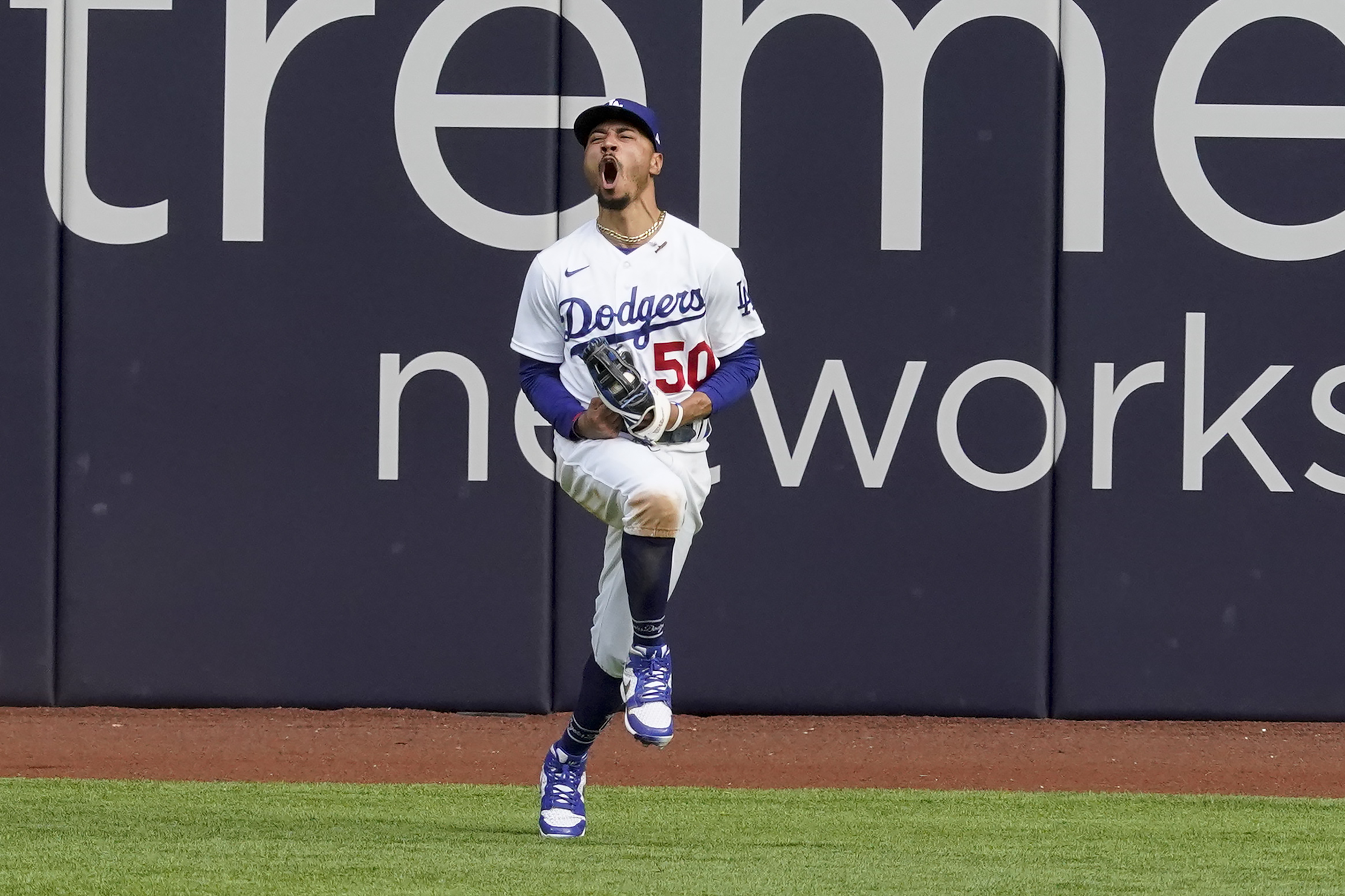 Mookie Betts sparks Dodgers to first World Series title since 1988