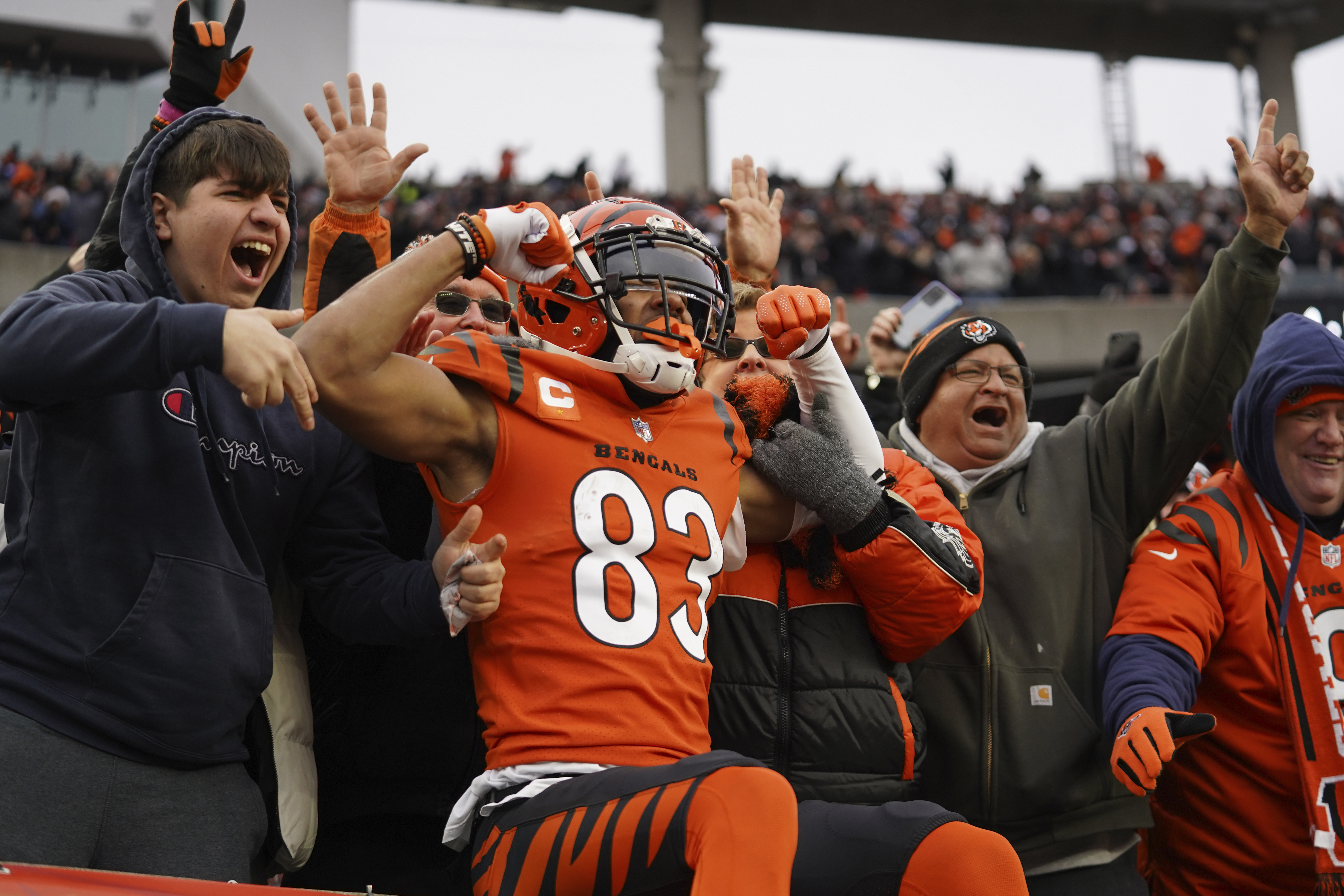 Bengals rally past Chiefs 34-31, clinch AFC North title