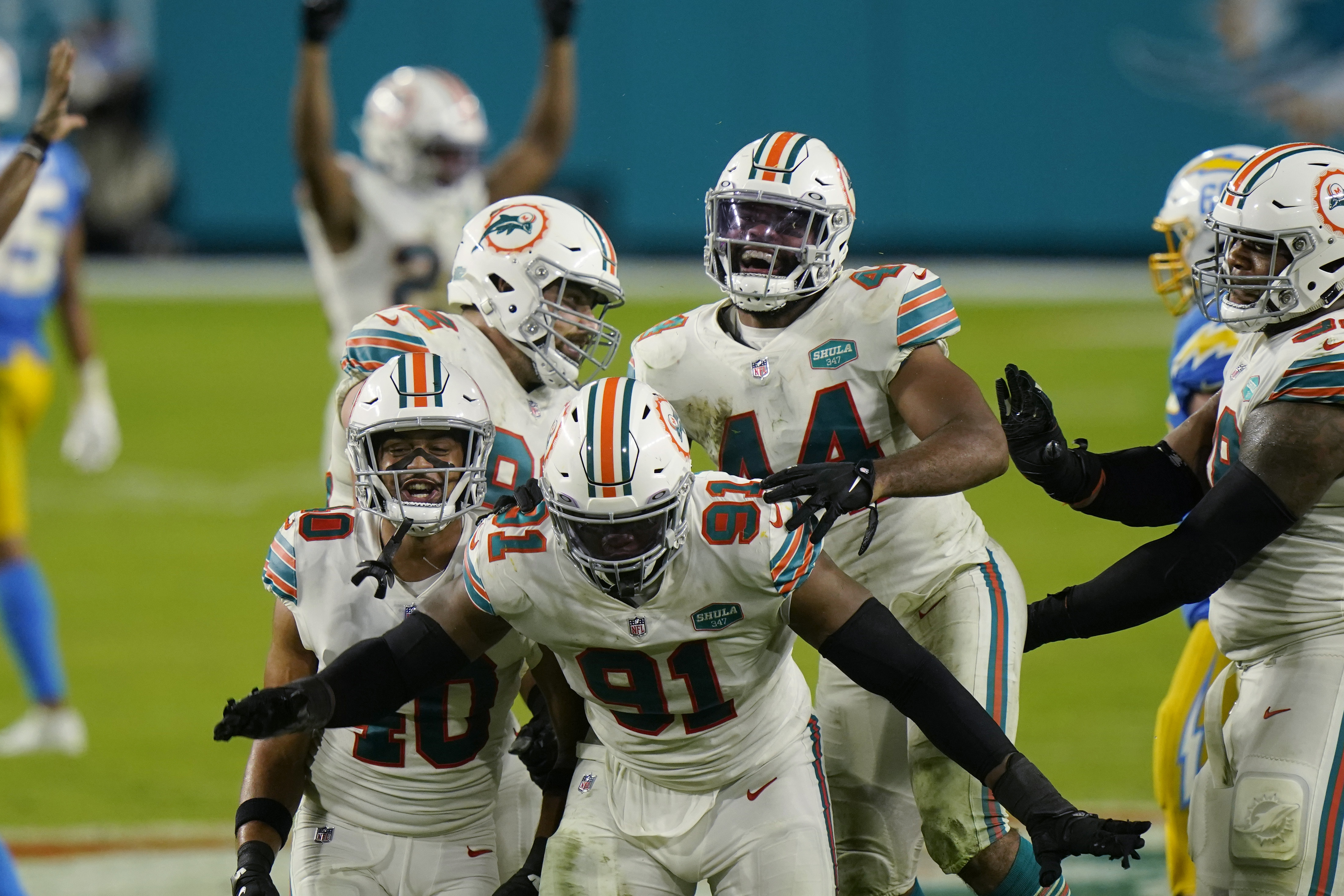 Dolphins earn fifth straight win by beating Chargers 29-21