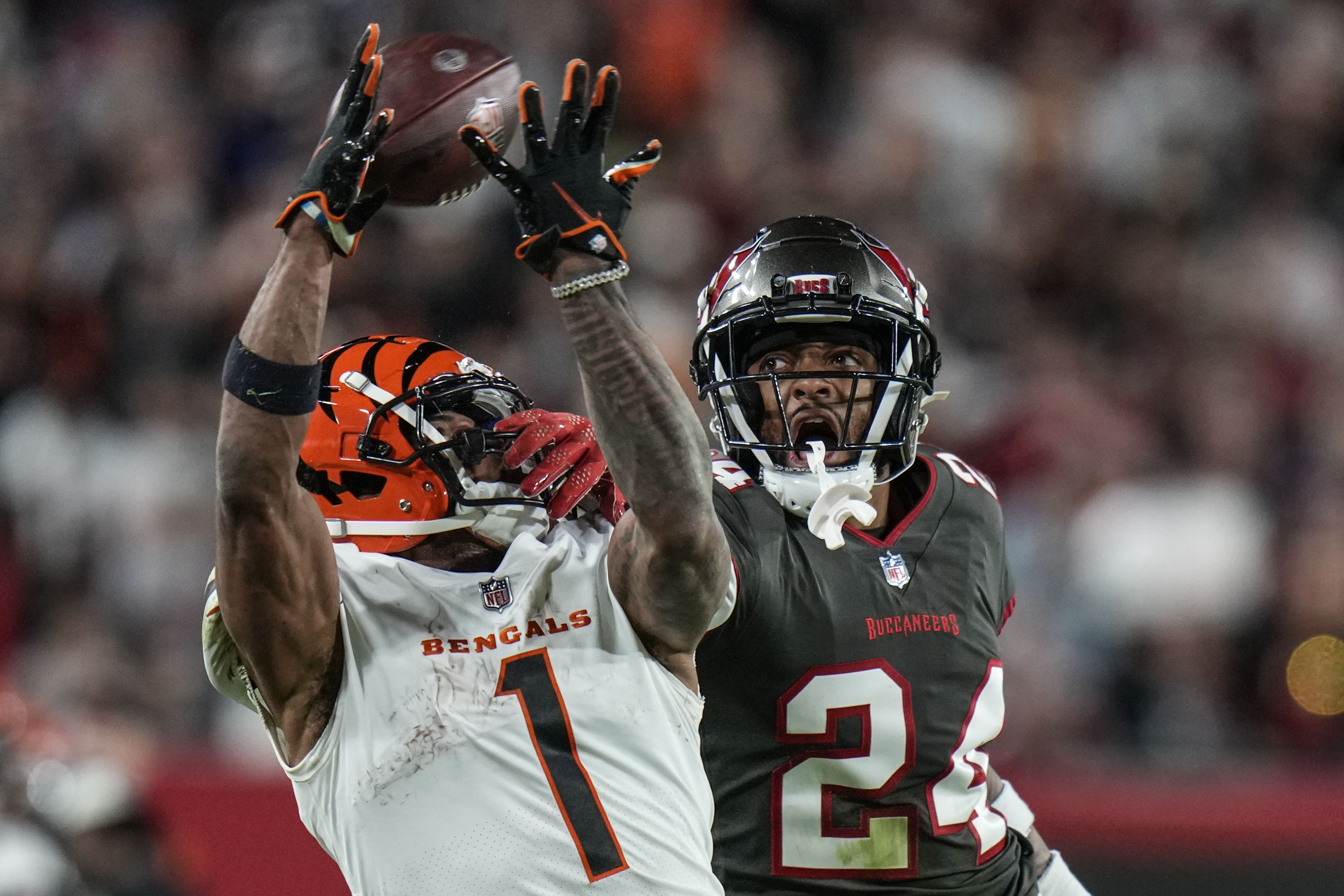 Burrow throws for 4 TDs, Bengals rally past Buccaneers