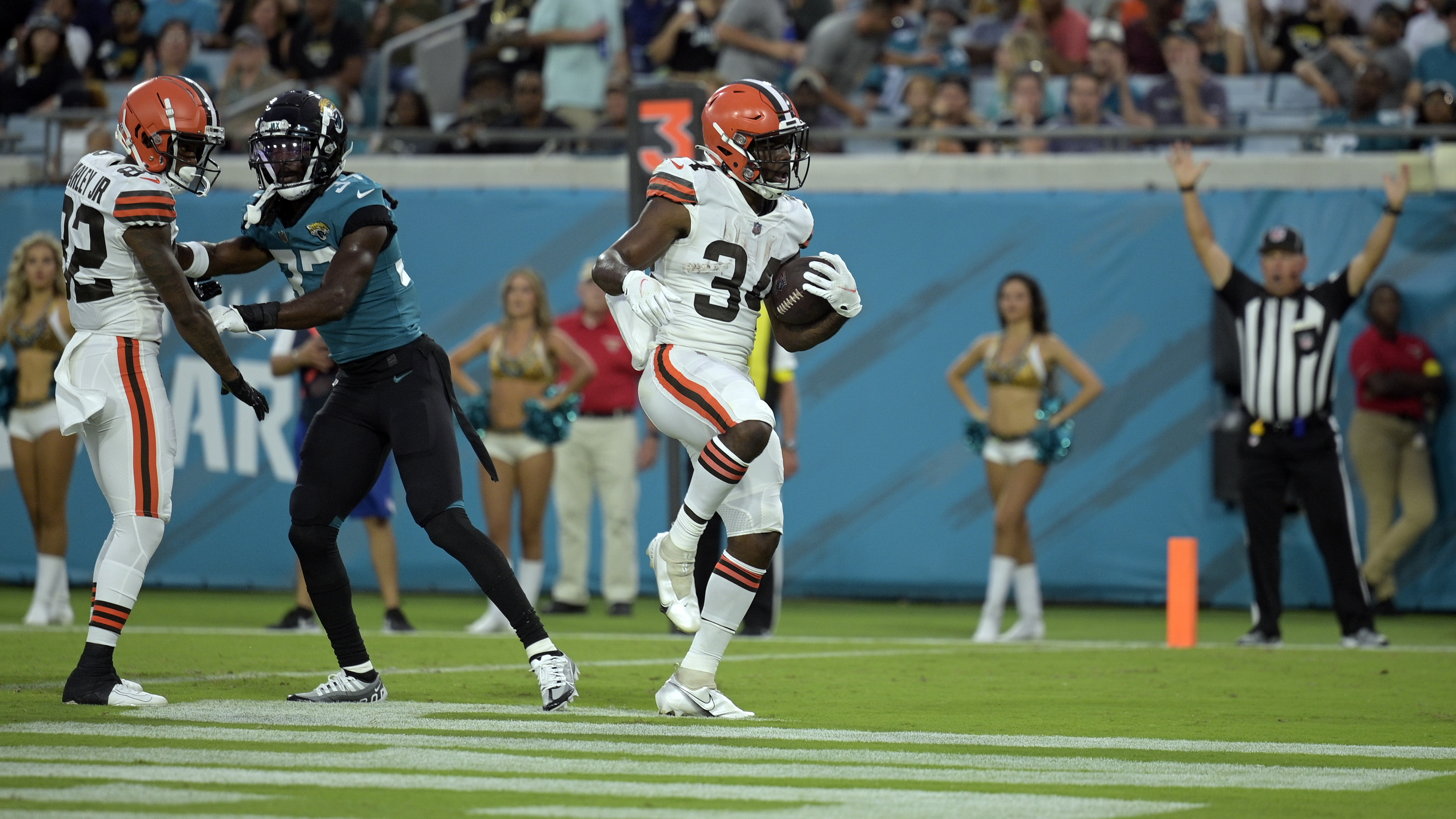 Watson apologizes, then struggles in Browns preseason debut