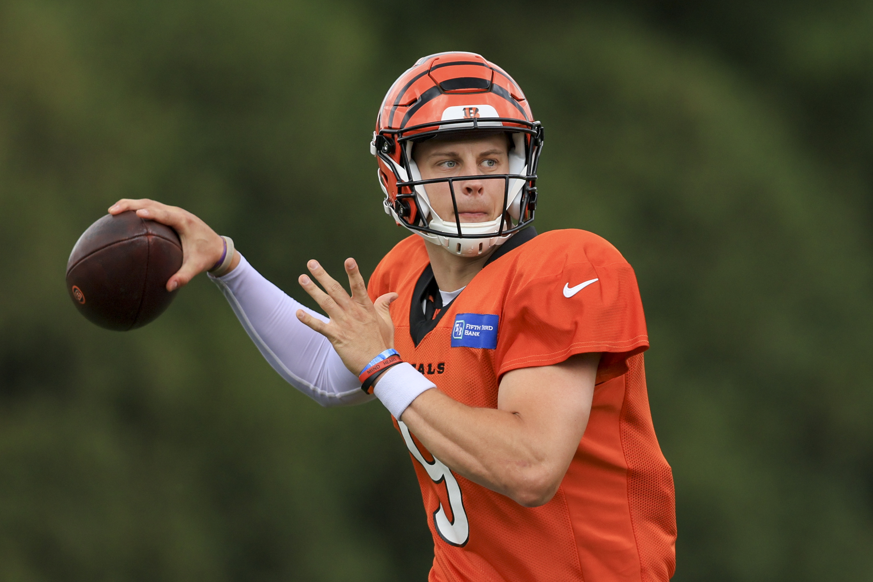 Report: Bengals QB Joe Burrow has appendectomy