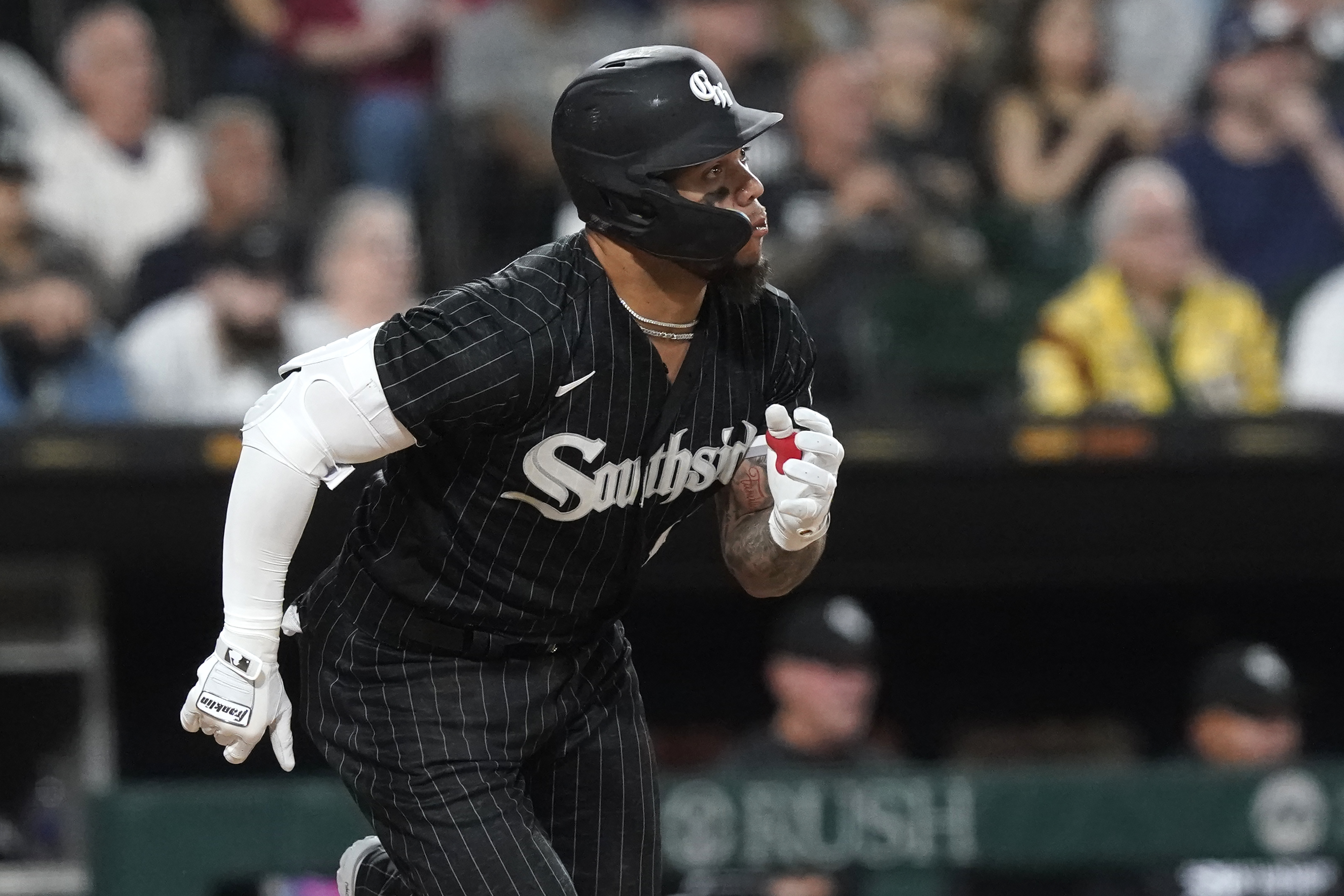 Naylor powers big comeback, Guardians stun White Sox in 11