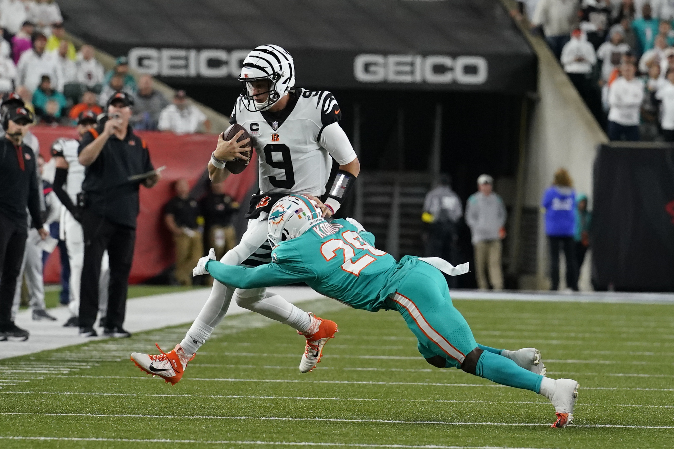 Cincinnati Bengals top Miami Dolphins 27-15 after injured Tagovailoa carted  off