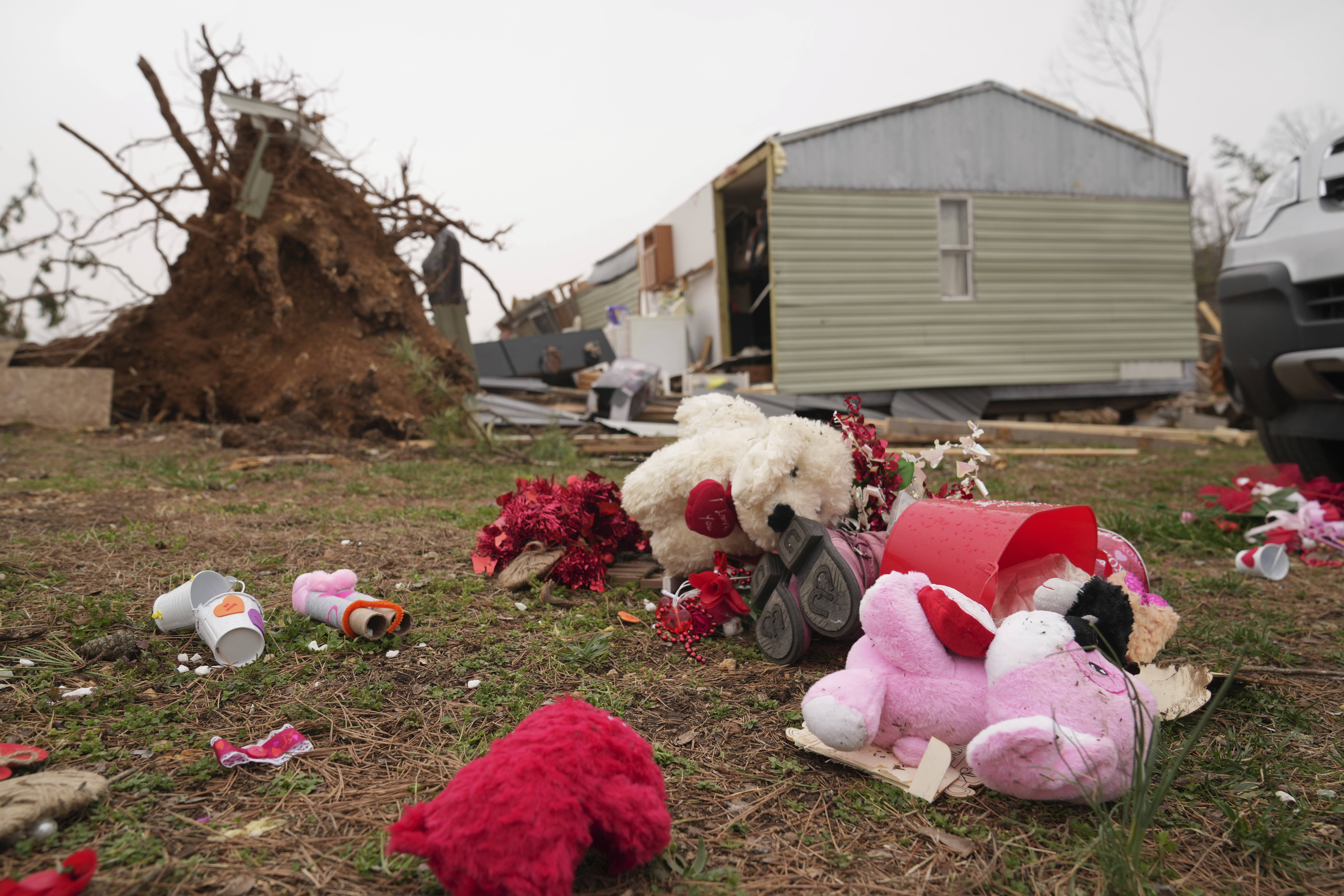 At least 32 dead in massive US storm after new fatalities reported