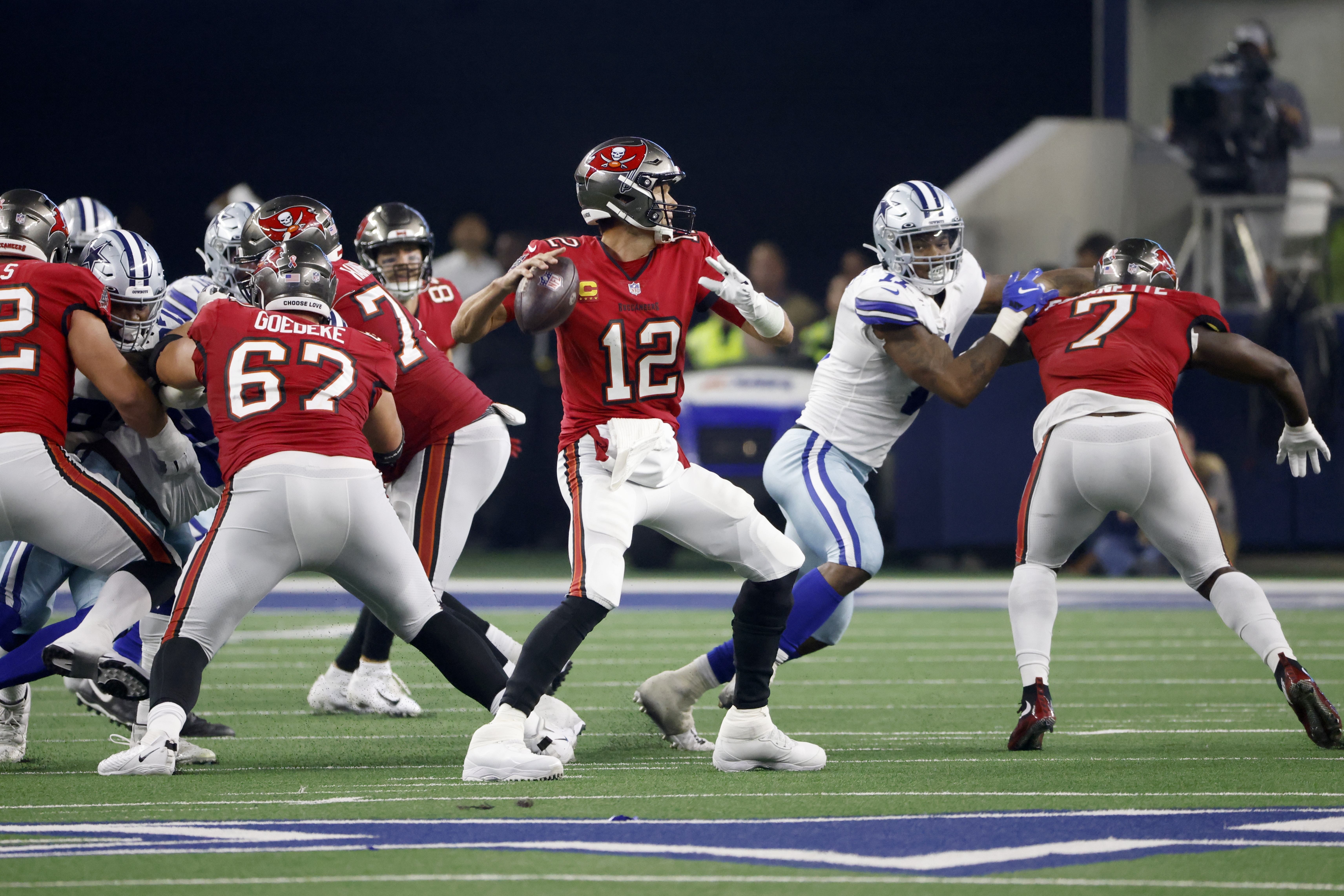 Dallas Cowboys wide receiver Amari Cooper (19) loses a shoe after a  reception against the Tampa Bay Buccaneers during the second half of an NFL  football game Thursday, Sept. 9, 2021, in