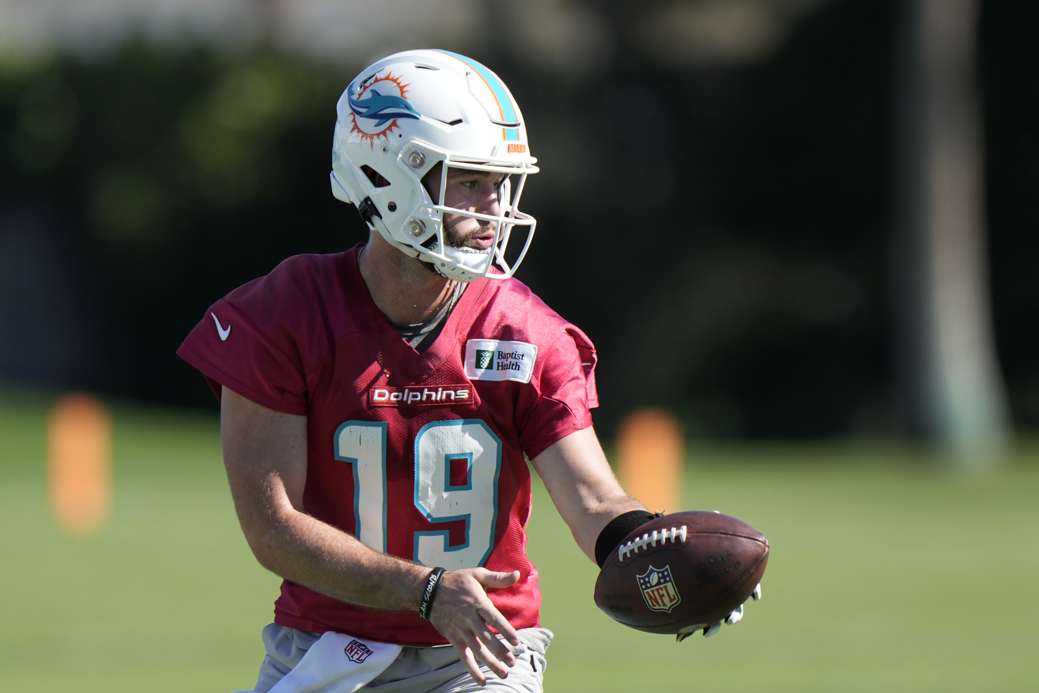 Mike McDaniel says Skylar Thompson will start for Miami Dolphins vs. New  York Jets - Dolphin Nation