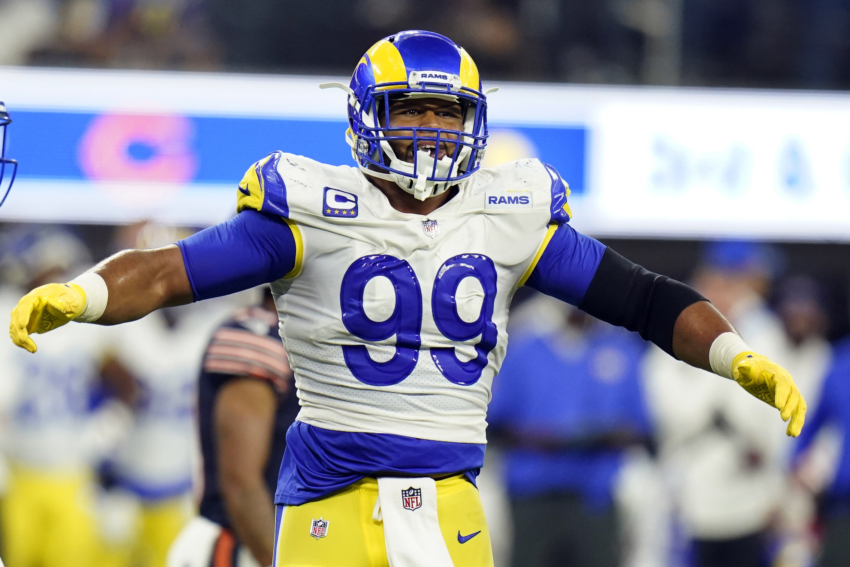 Rams News: Aaron Donald turns 30, closes in on more records for