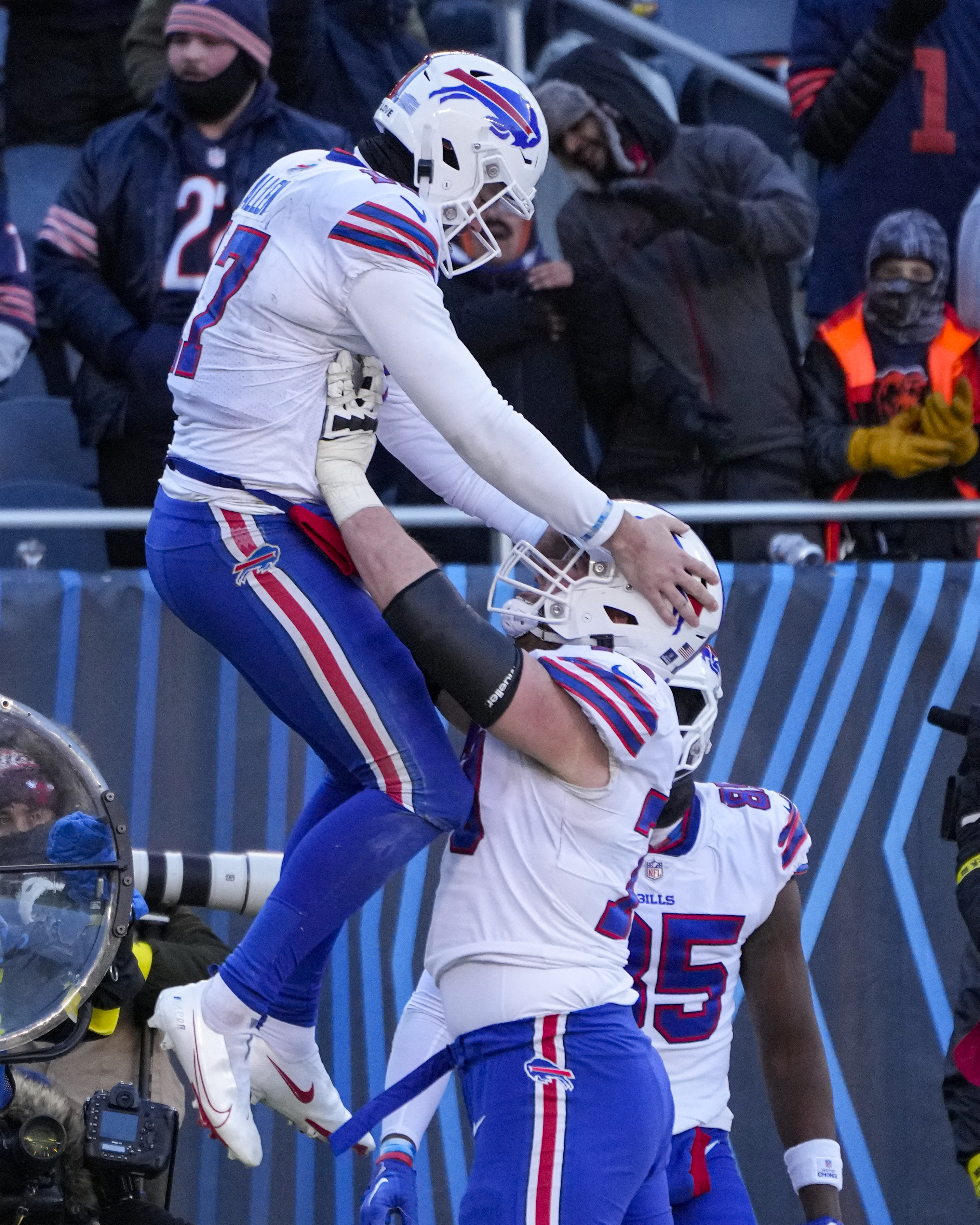 Watch: Josh Allen scrambles, finds Dawson Knox on amazing TD pass