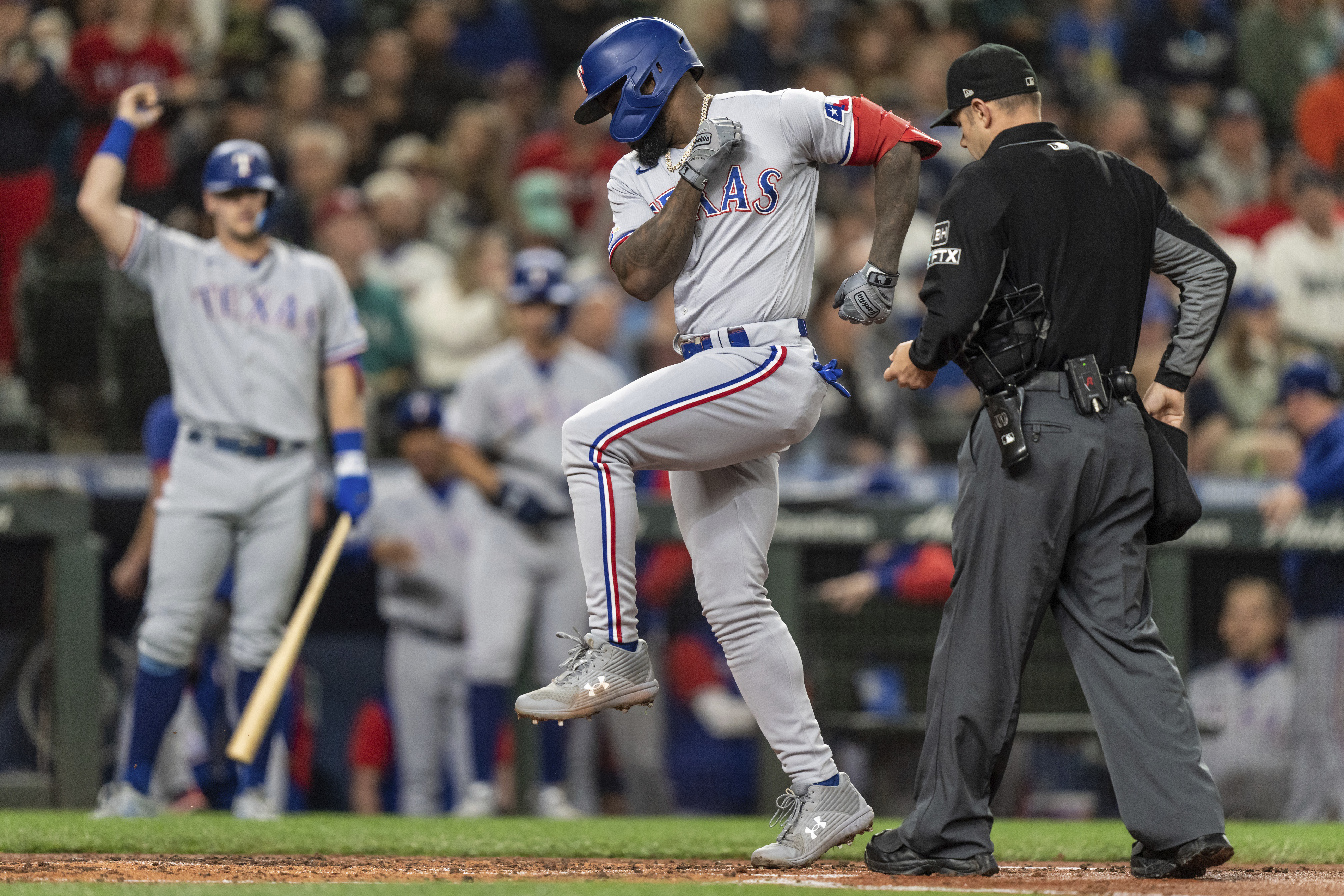 Mariners outlast Rangers in 11, close in on playoff berth – KXAN
