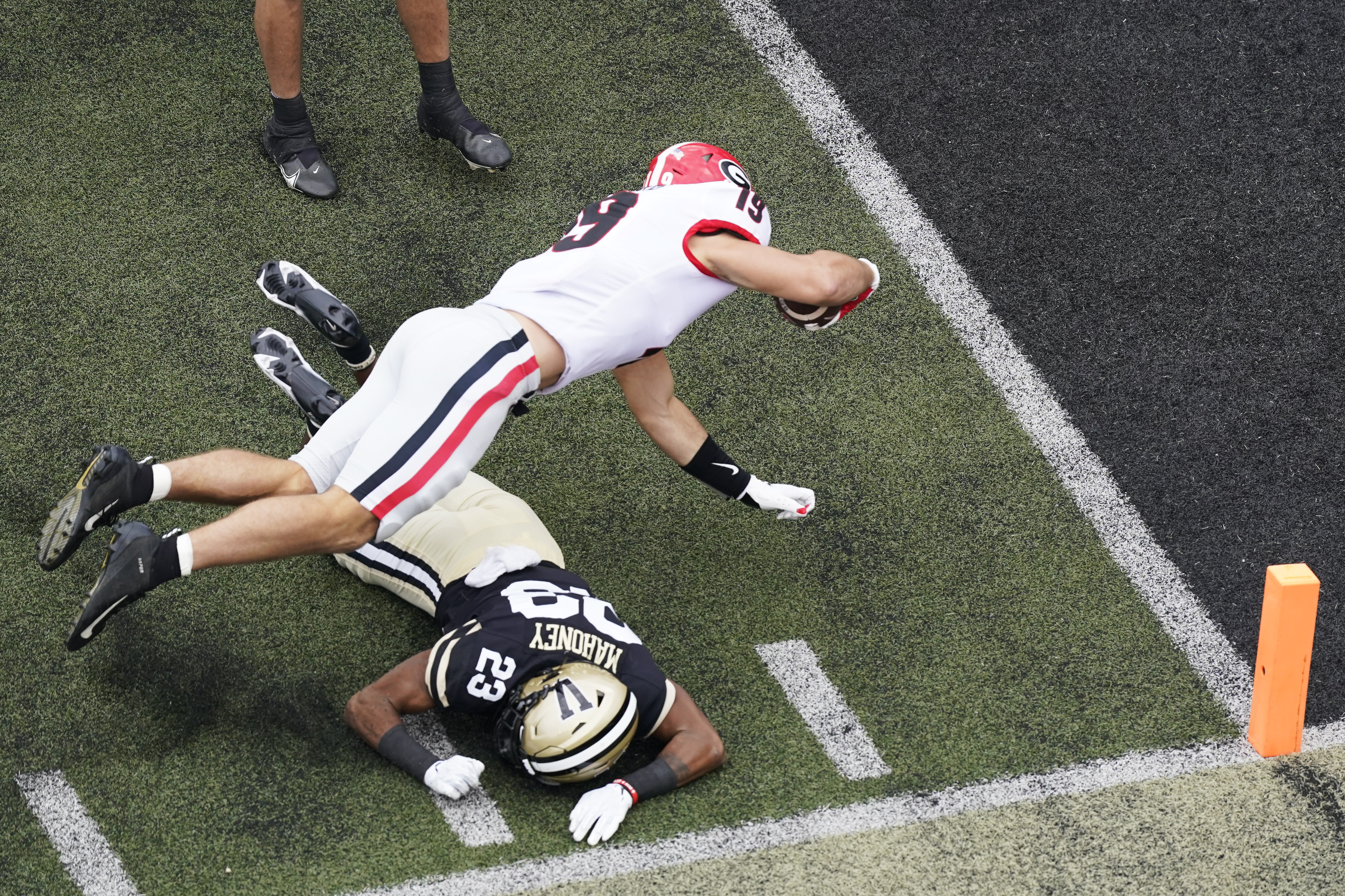 Daniels plays quarter as No. 2 Georgia dominates Vandy 62-0