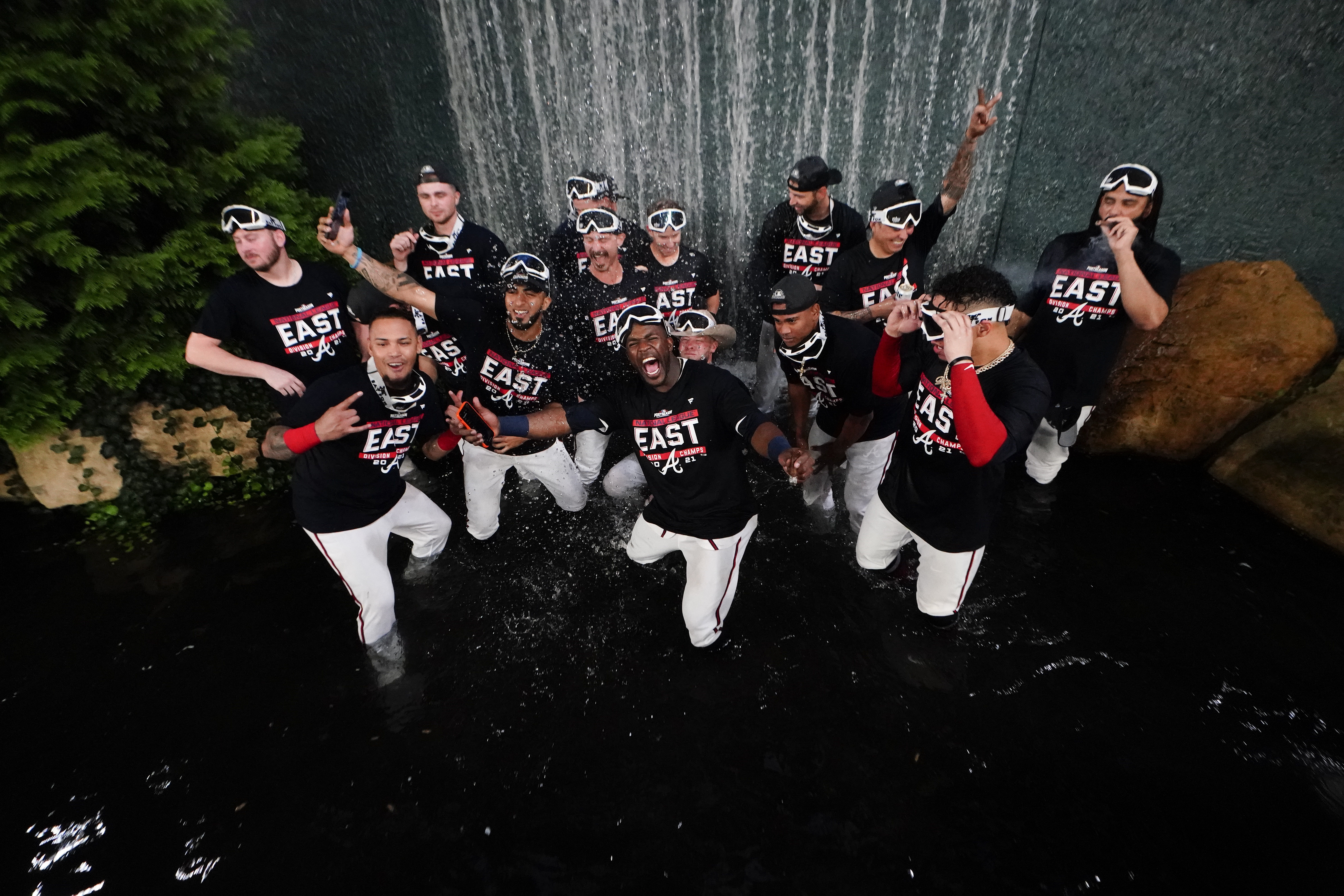 Ozuna, Braves beat Miami, clinch 3rd straight NL East title - The