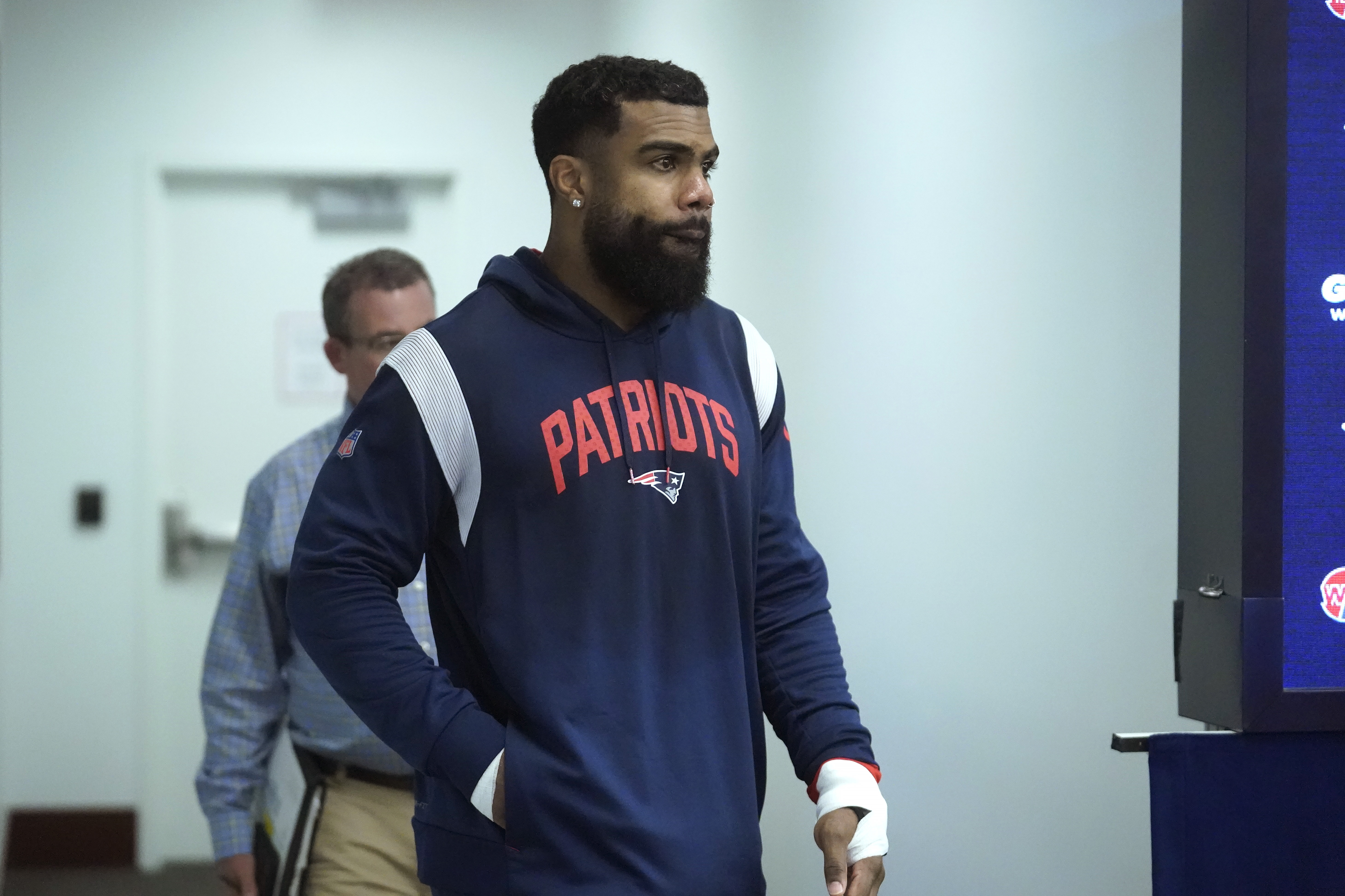 Patriots ease in Ezekiel Elliott slowly, and other observations from