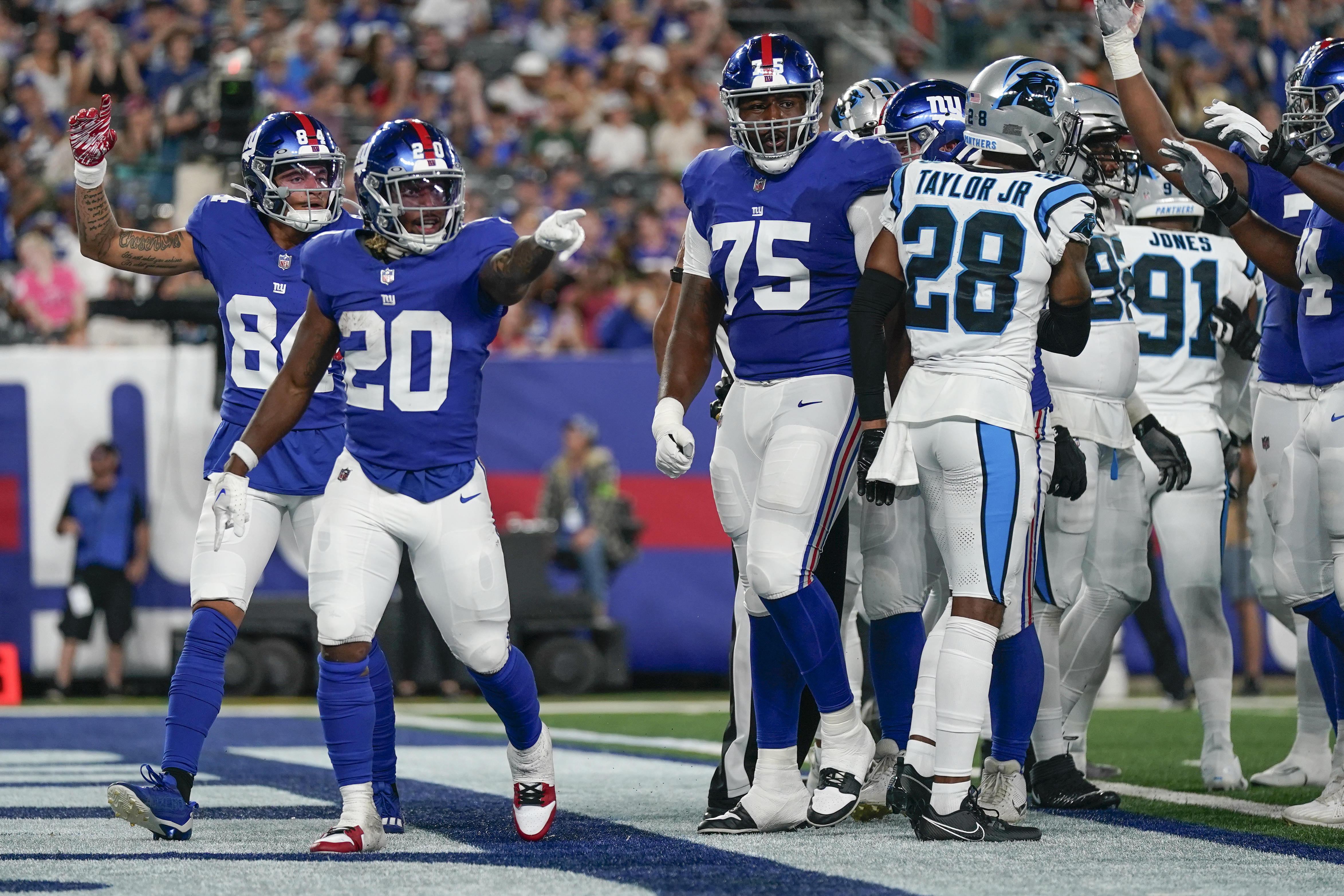 Jones plays like $40 million man for Giants in 21-18 preseason win over  Panthers