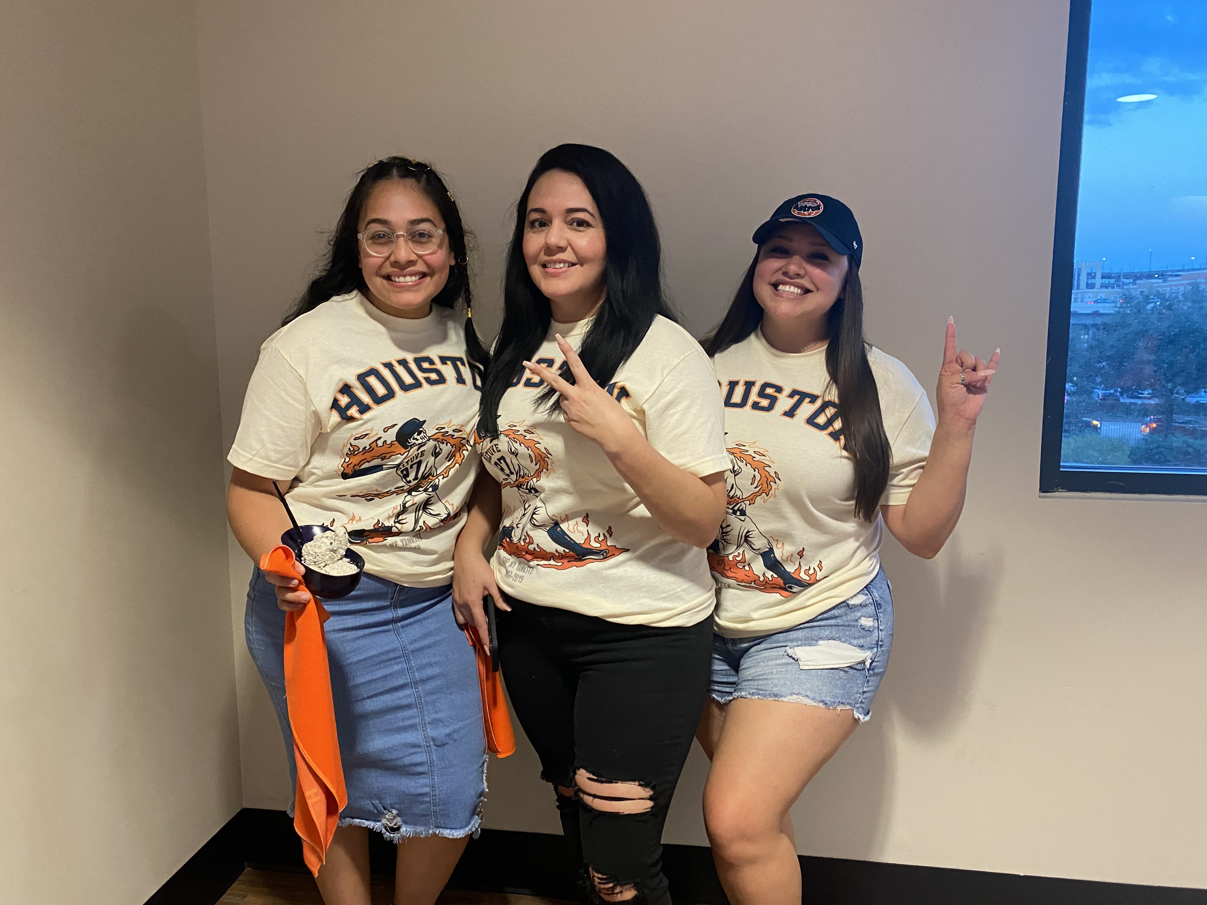 🔒 Looking sharp! Here are some of the best dressed Astros fans at