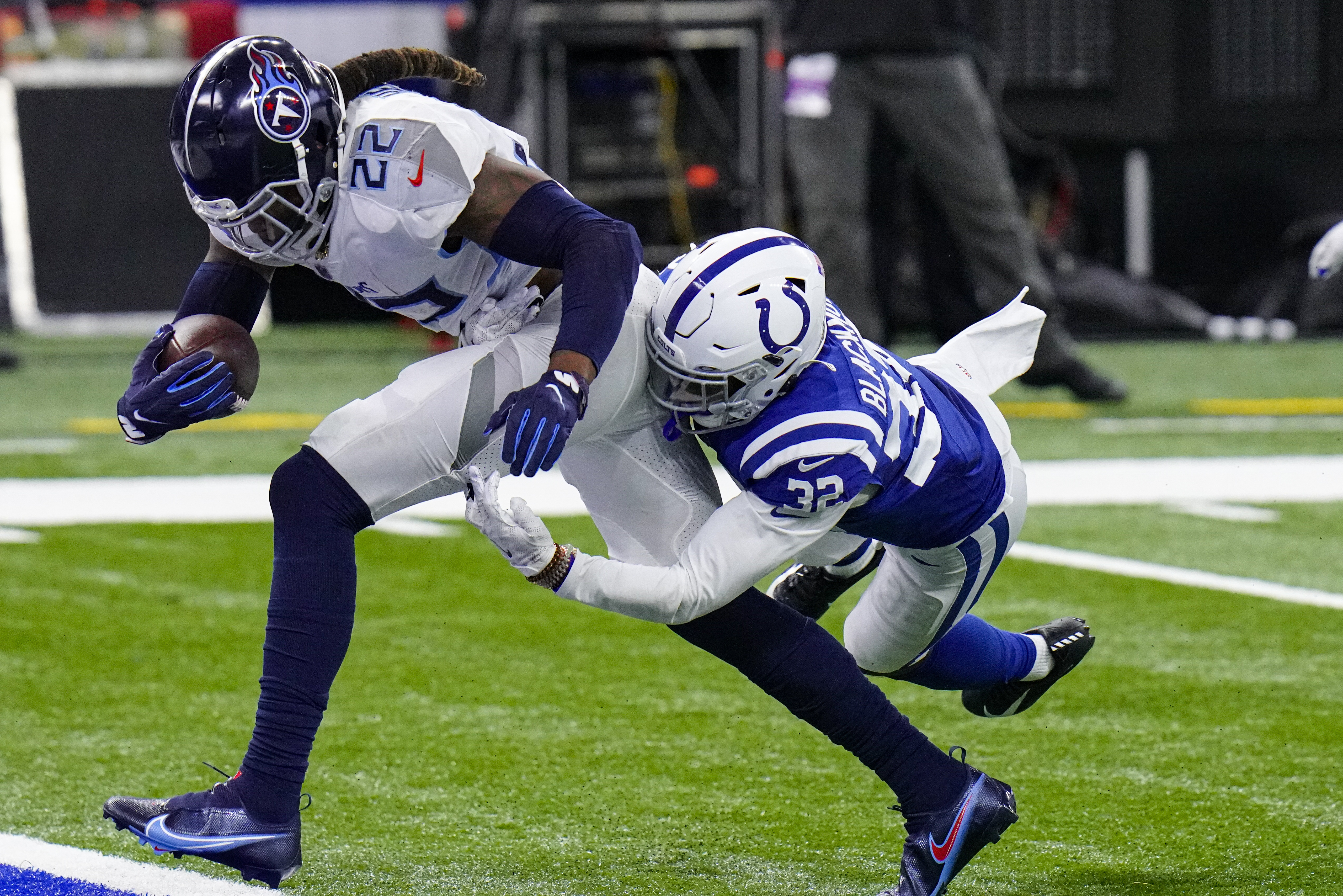 Henry leads into AFC South lead with 45-26 over Colts