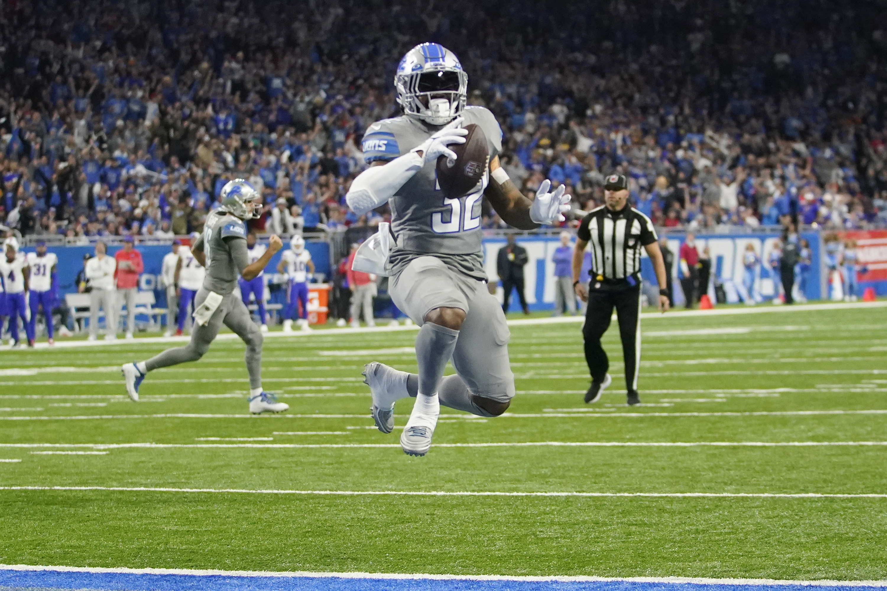 Lions set Ford Field single-game rushing mark in Week 17 win over CHI