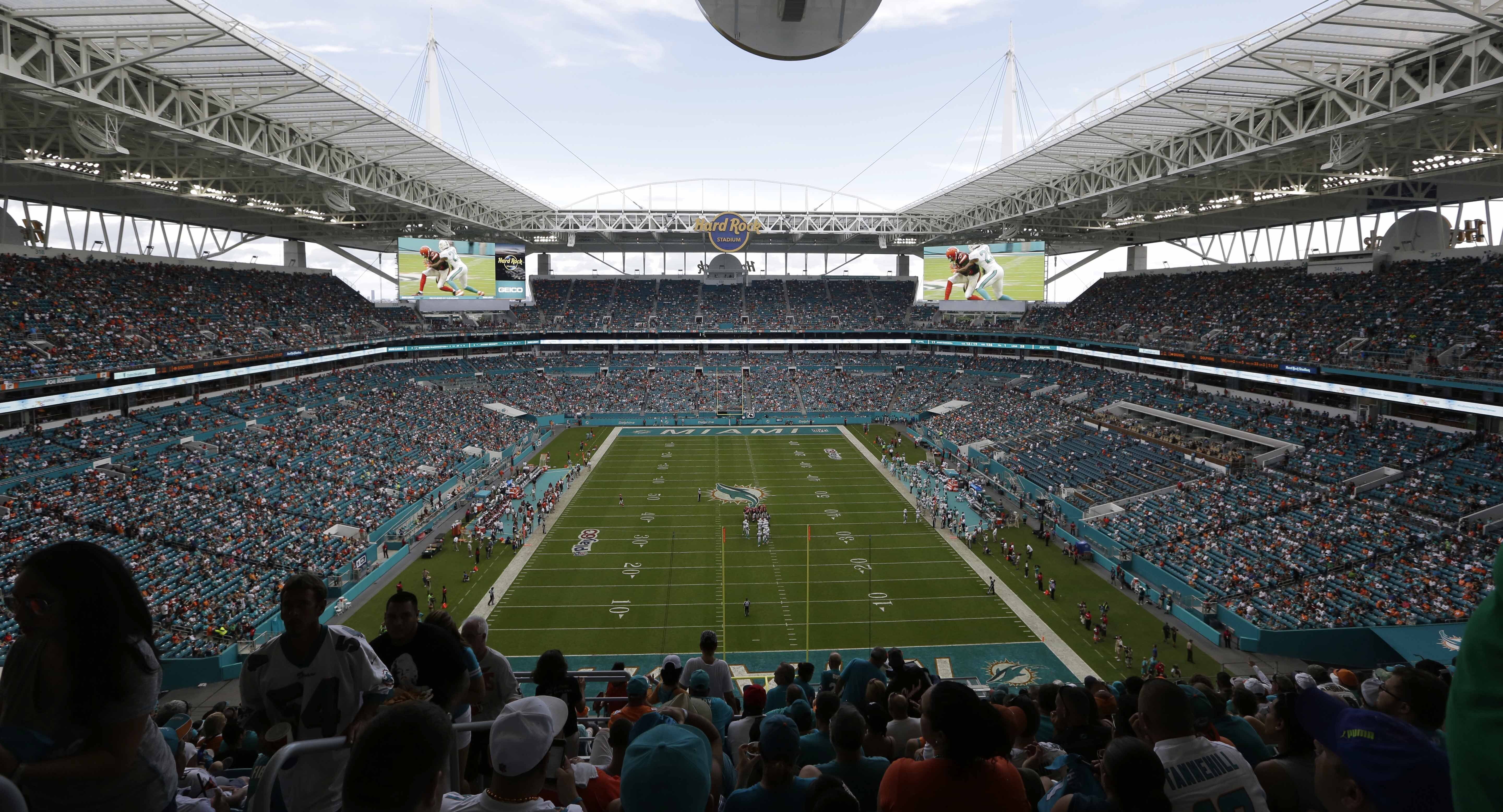 Miami Dolphins play Cleveland Browns at Hard Rock Stadium