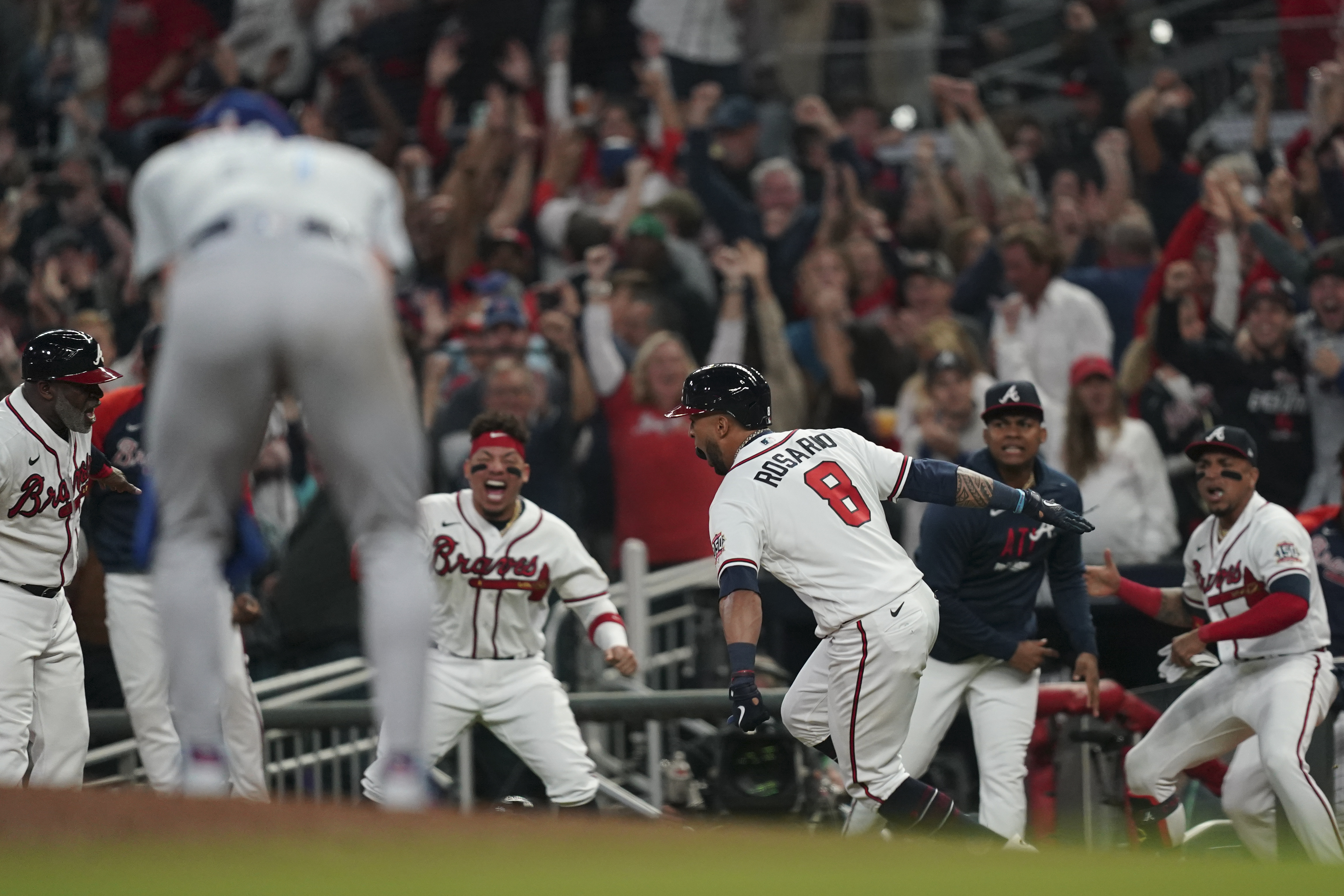 Braves: Tyler Matzek turns stellar double play on behind-the-back grab