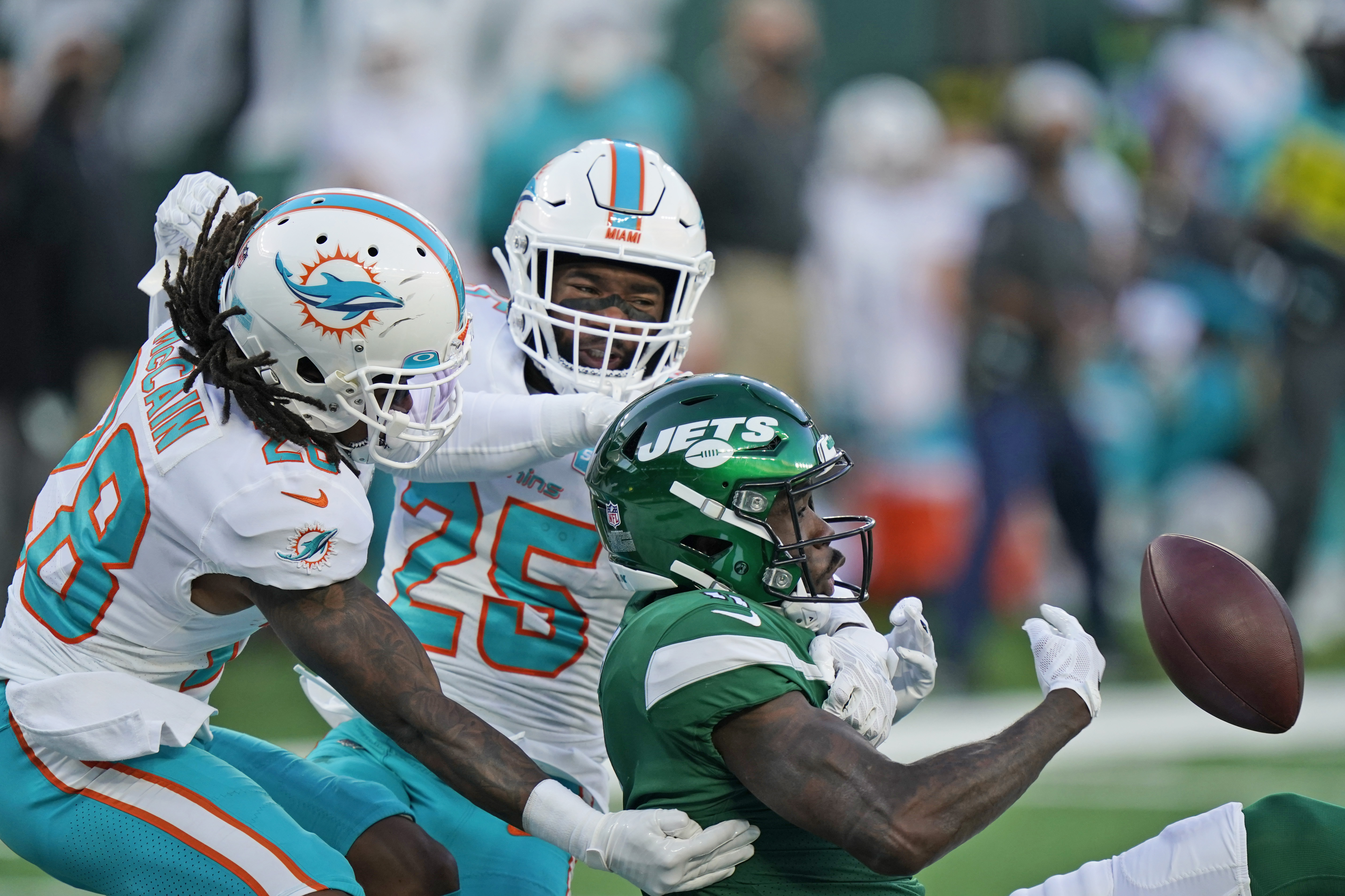 Jaelan Phillips focuses on learning several roles for Miami Dolphins