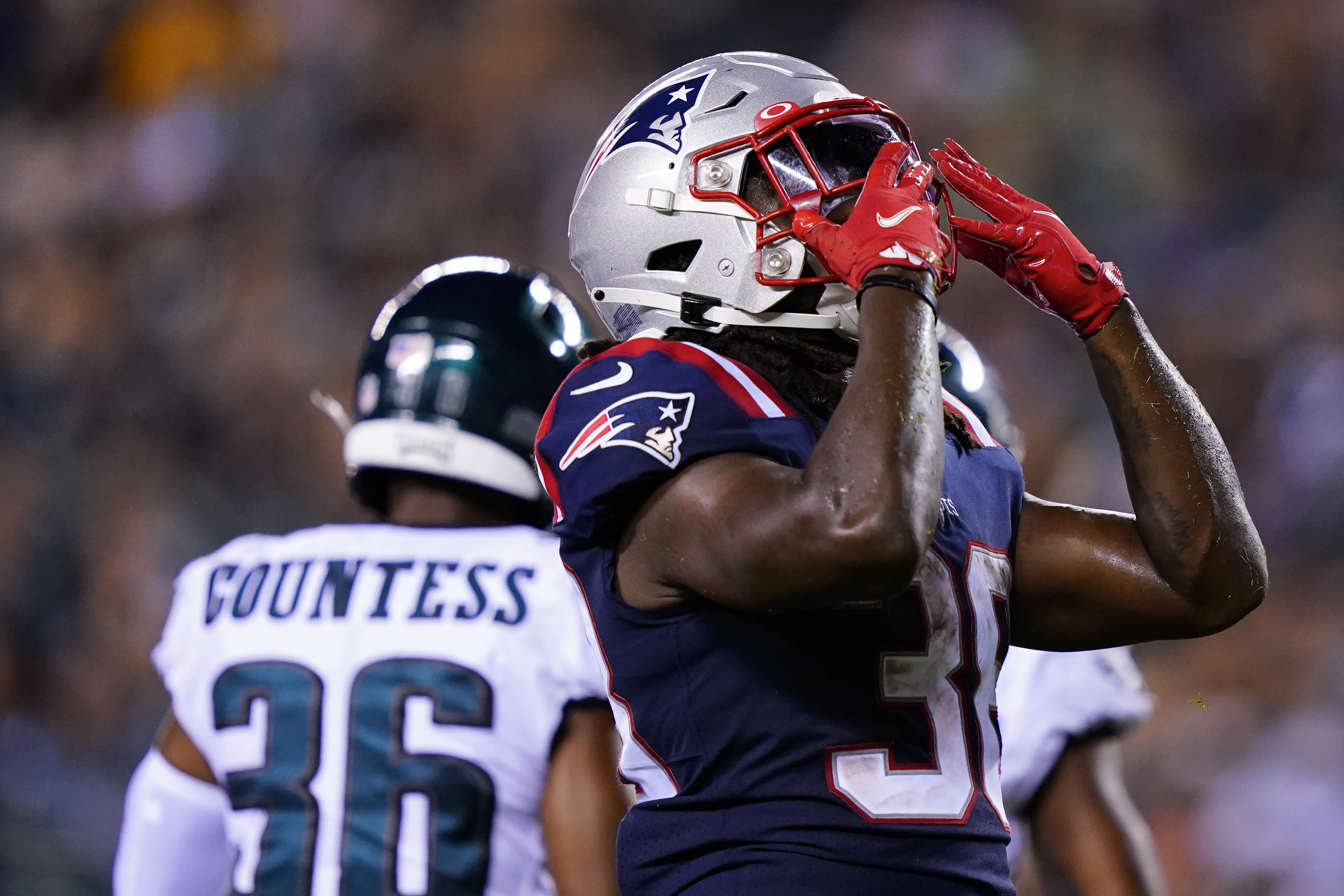 Patriots' Jakobi Meyers, Rhamondre Stevenson take 'full